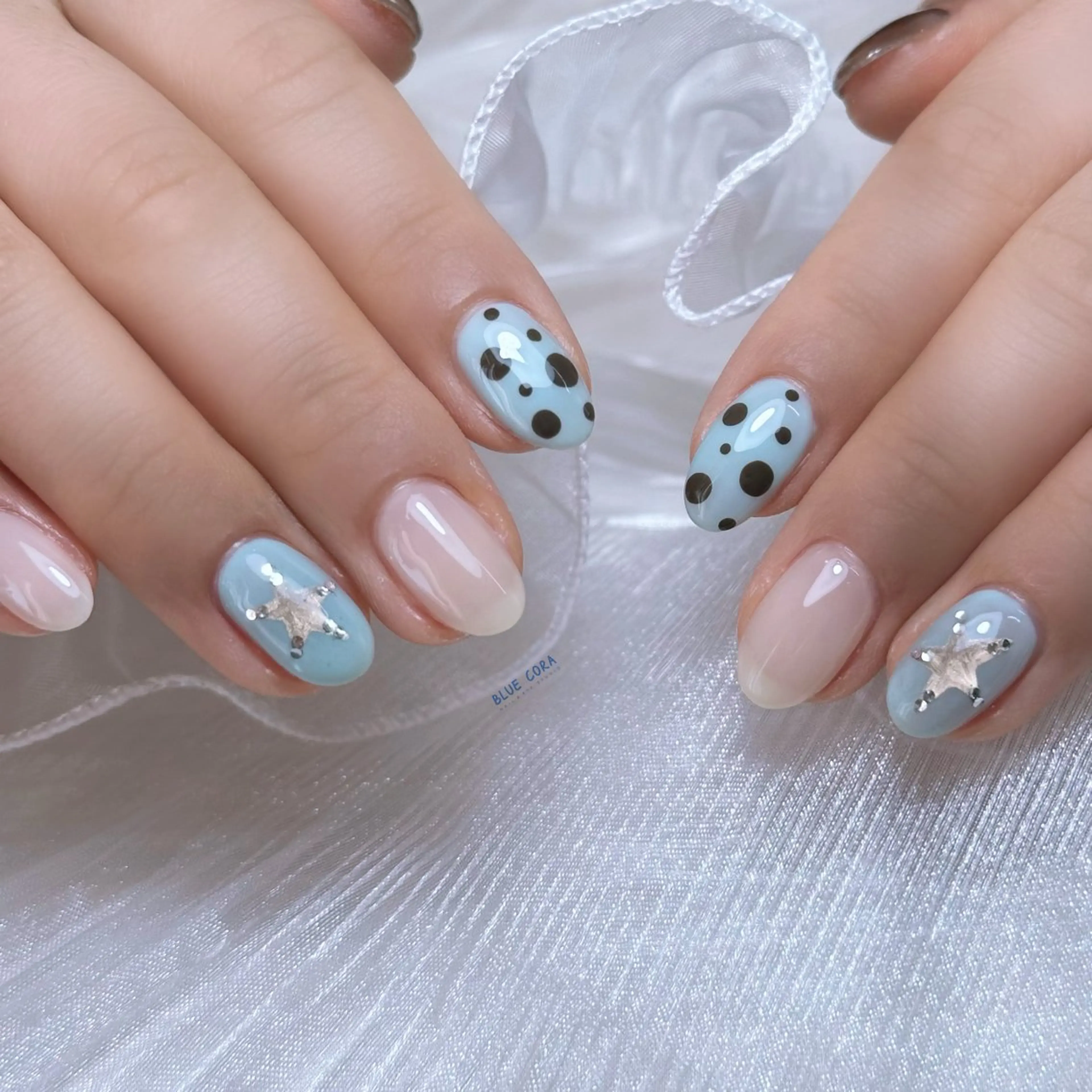 ネイル クリアネイル ドット マグネットネイル ハンドネイル ハンドケア BLUE CORAのネイルデザイン