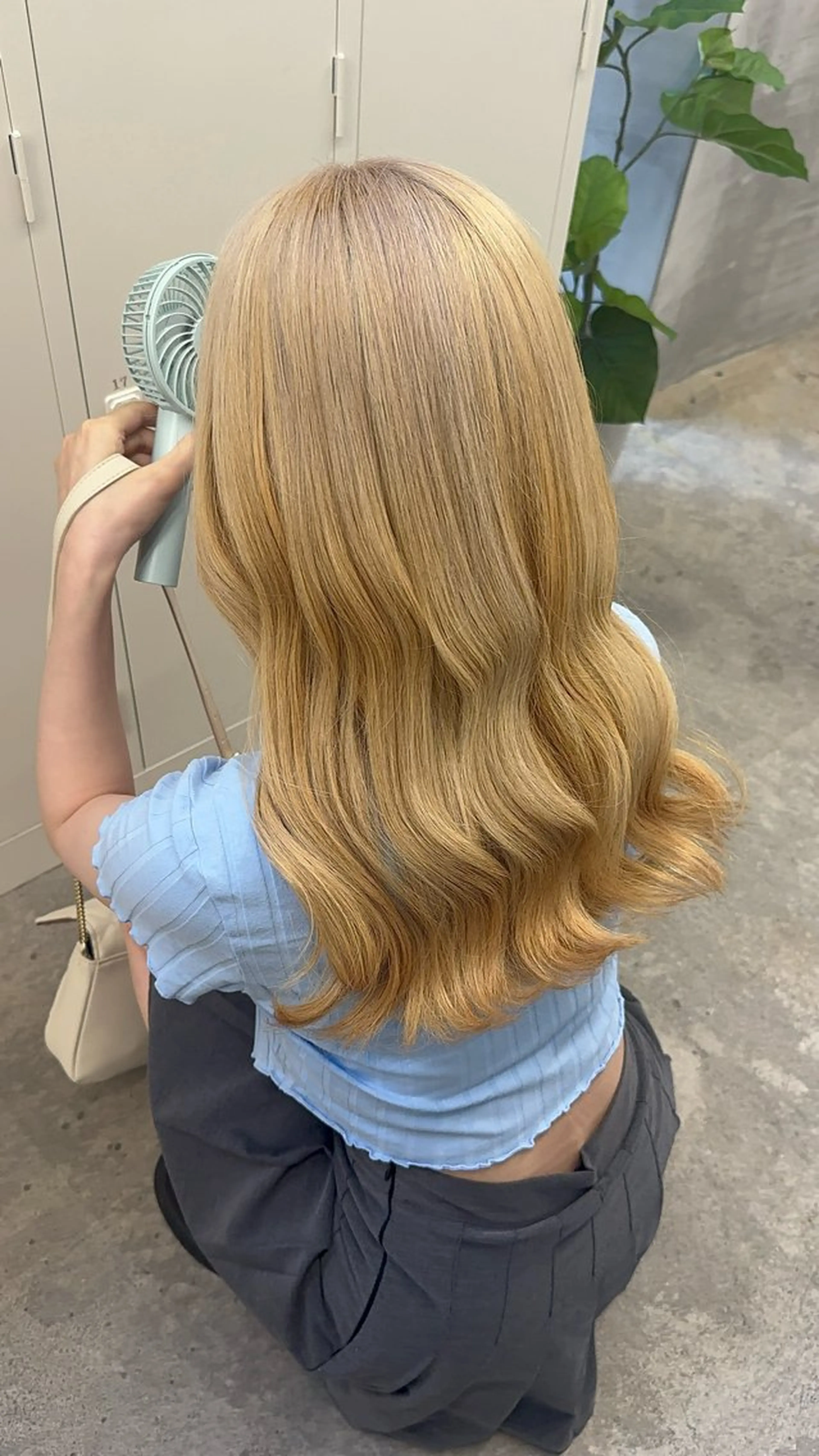 ロング カラー ヘアアレンジ メンズ メンズブリーチ メンズハイトーン メンズ韓国風 ベージュカラー ブリーチ ヘアカラー トリートメント 🌟🍒ハイトーン 韓国ヘア/ユウミのヘアスタイル