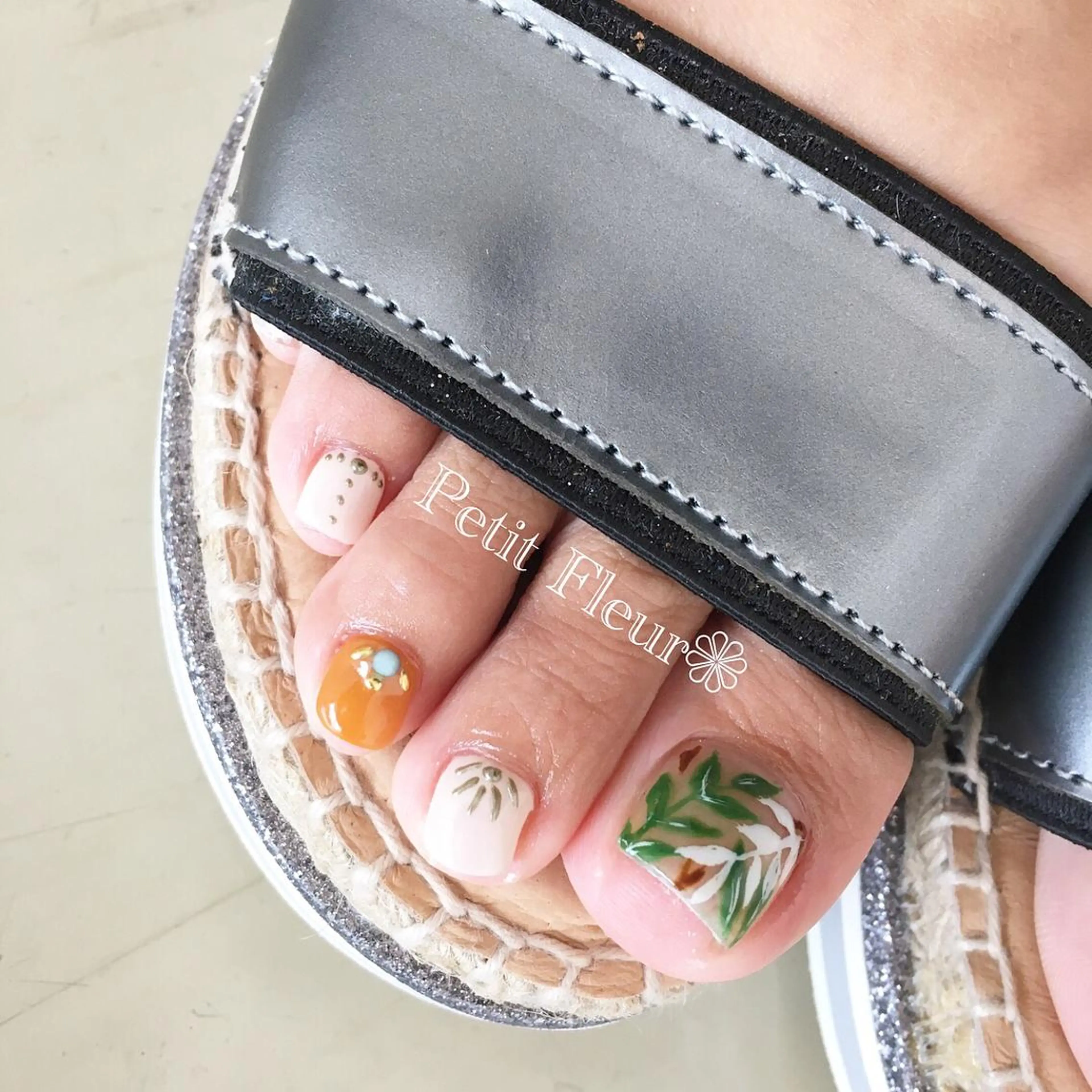 ネイル クリアネイル 夏ネイル Petit Fleur所属・青柳 亜梨奈のマツエク・マツパデザイン