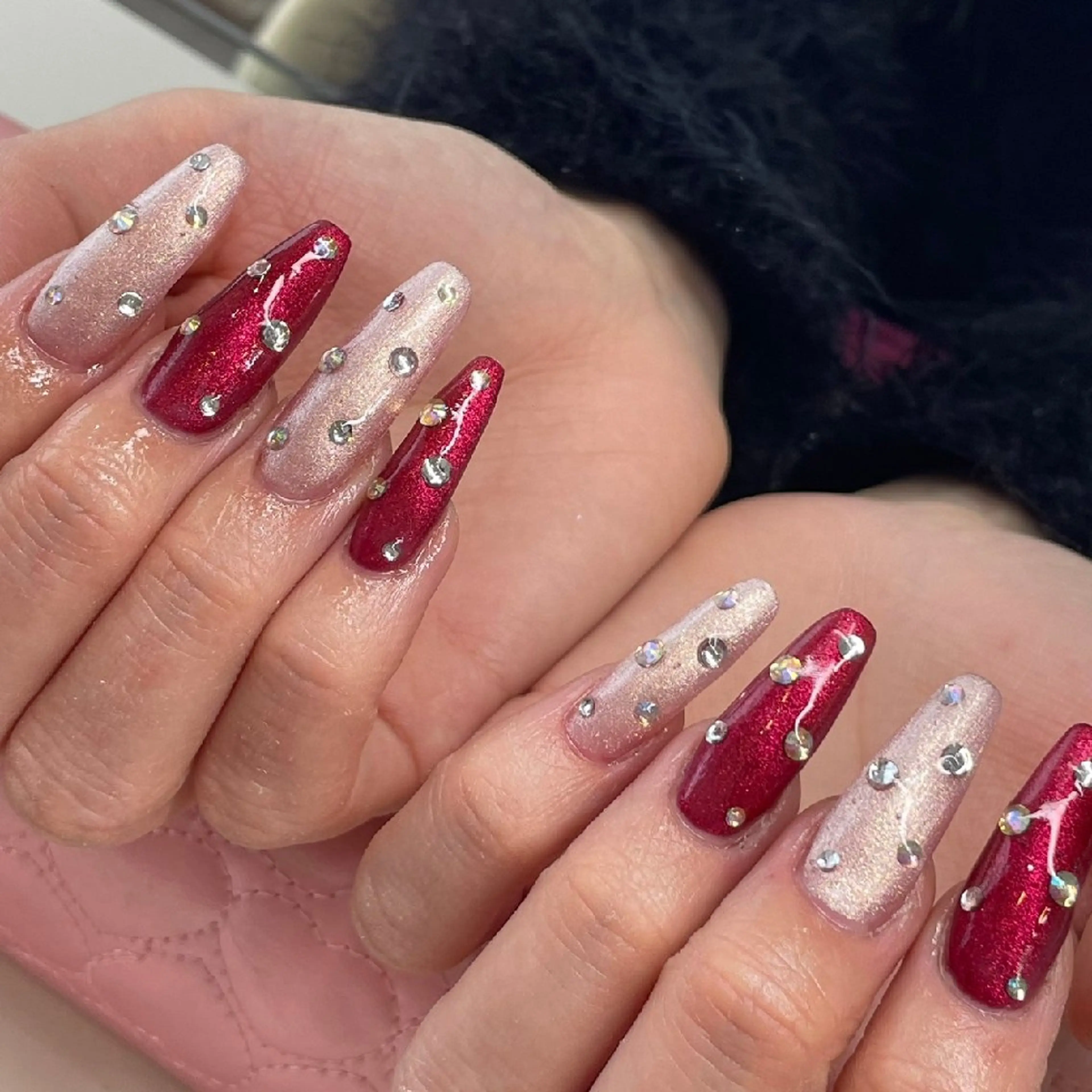 ネイル 長さ出し ストーンネイル バレンタイン ハンドネイル ハンドケア 心斎橋Salon Epokkuのネイルデザイン