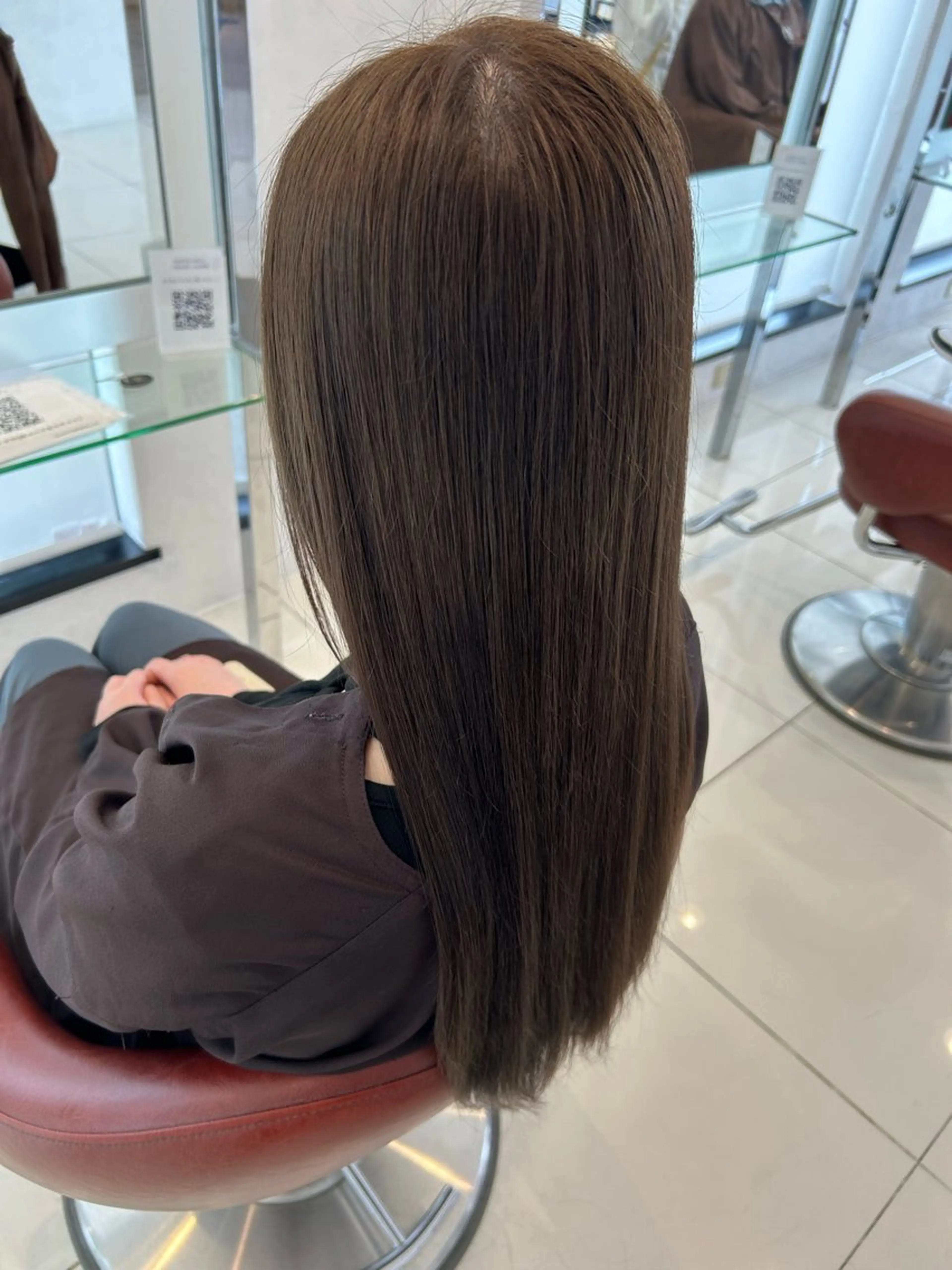 ロング カラー ベージュカラー オリーブベージュ ヘアカラー 石塚 光流のヘアスタイル