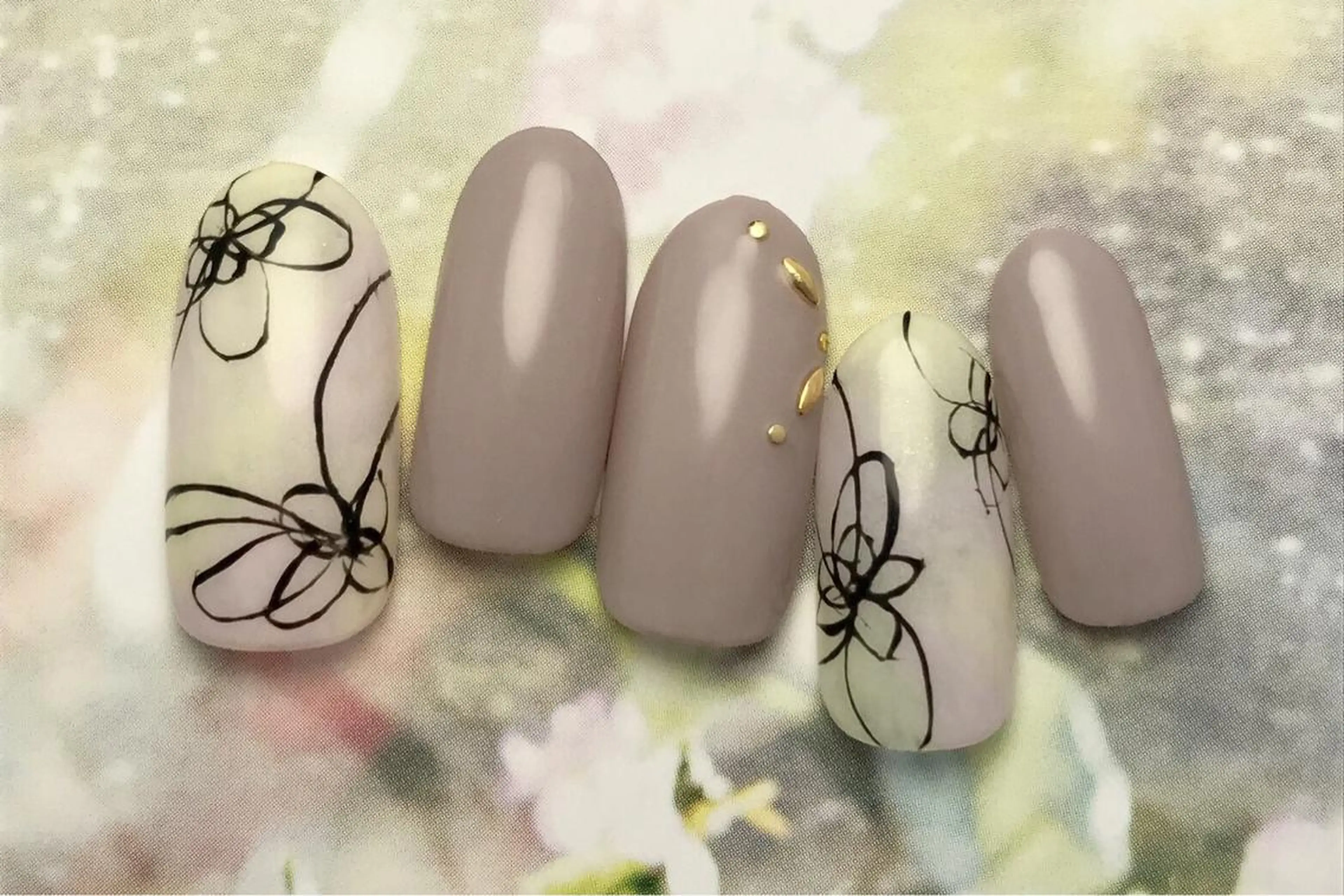 ネイル ストーンネイル Verest 西荻窪のネイルデザイン