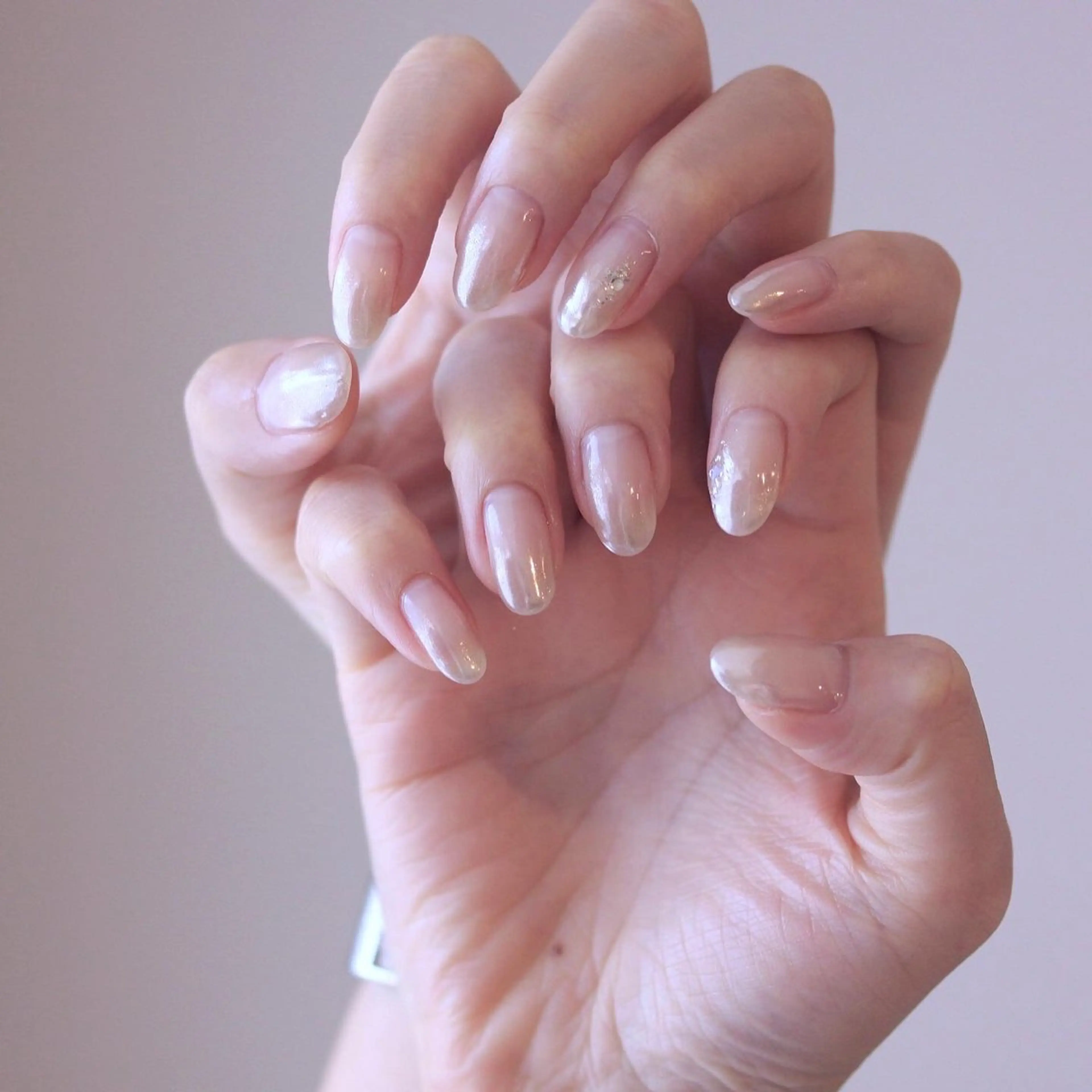 ネイル ミラーネイル オフィスネイル シルバー シンプルネイル 夏ネイル ハンドネイル Elio所属・Elio 国泰寺のネイルデザイン