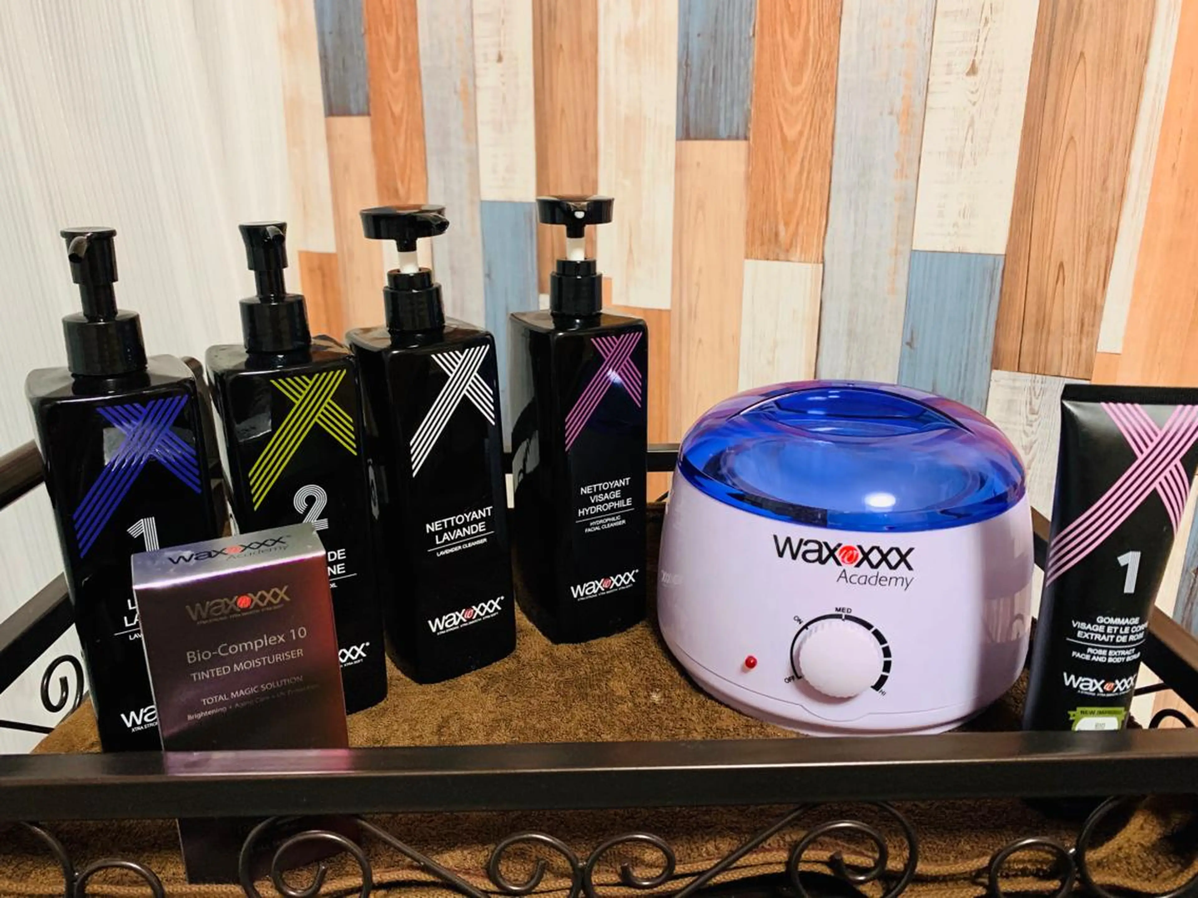 顔、VIOWAXセットの写真