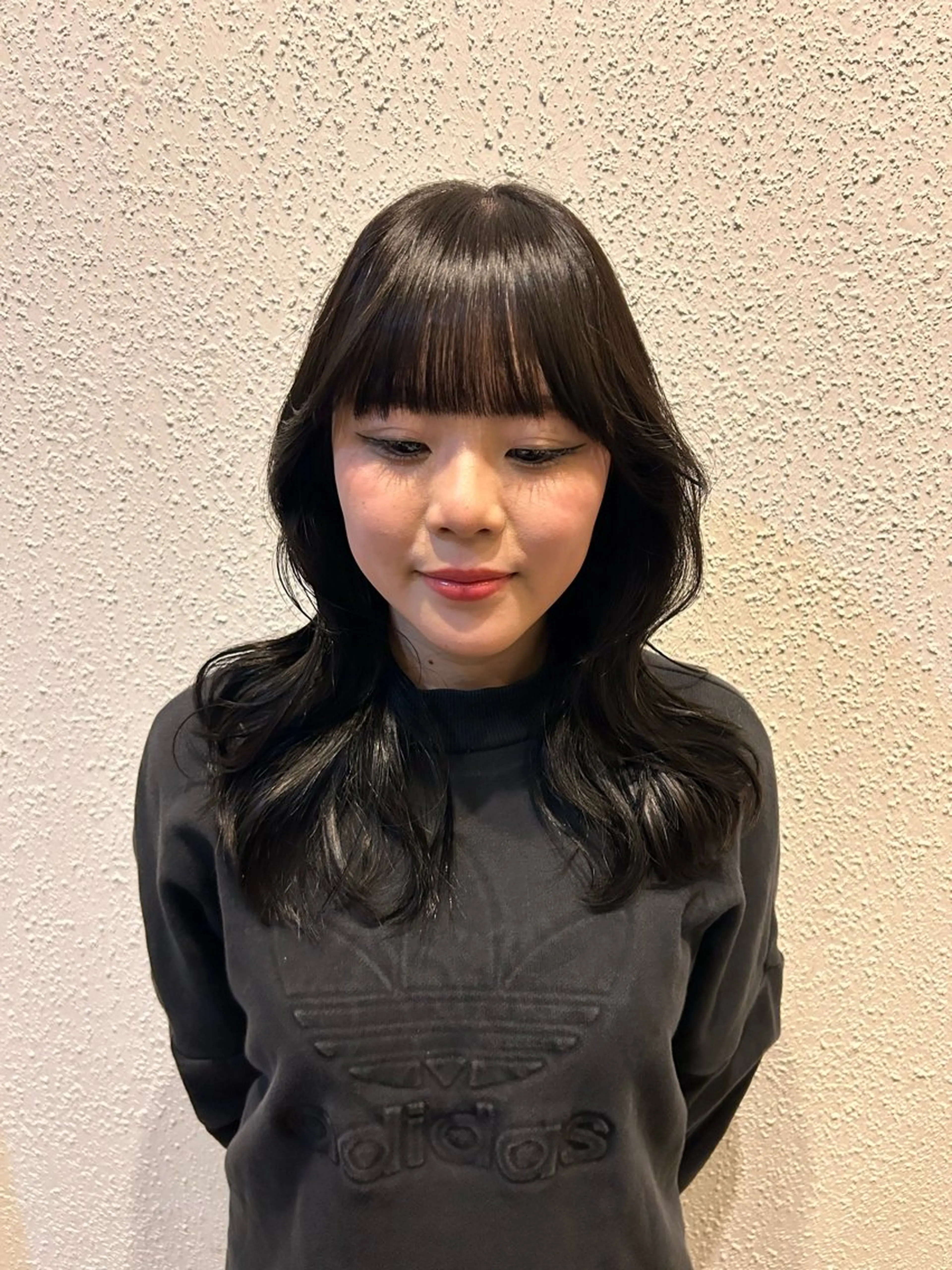 ミディアム カラー 角田 桃香のヘアスタイル