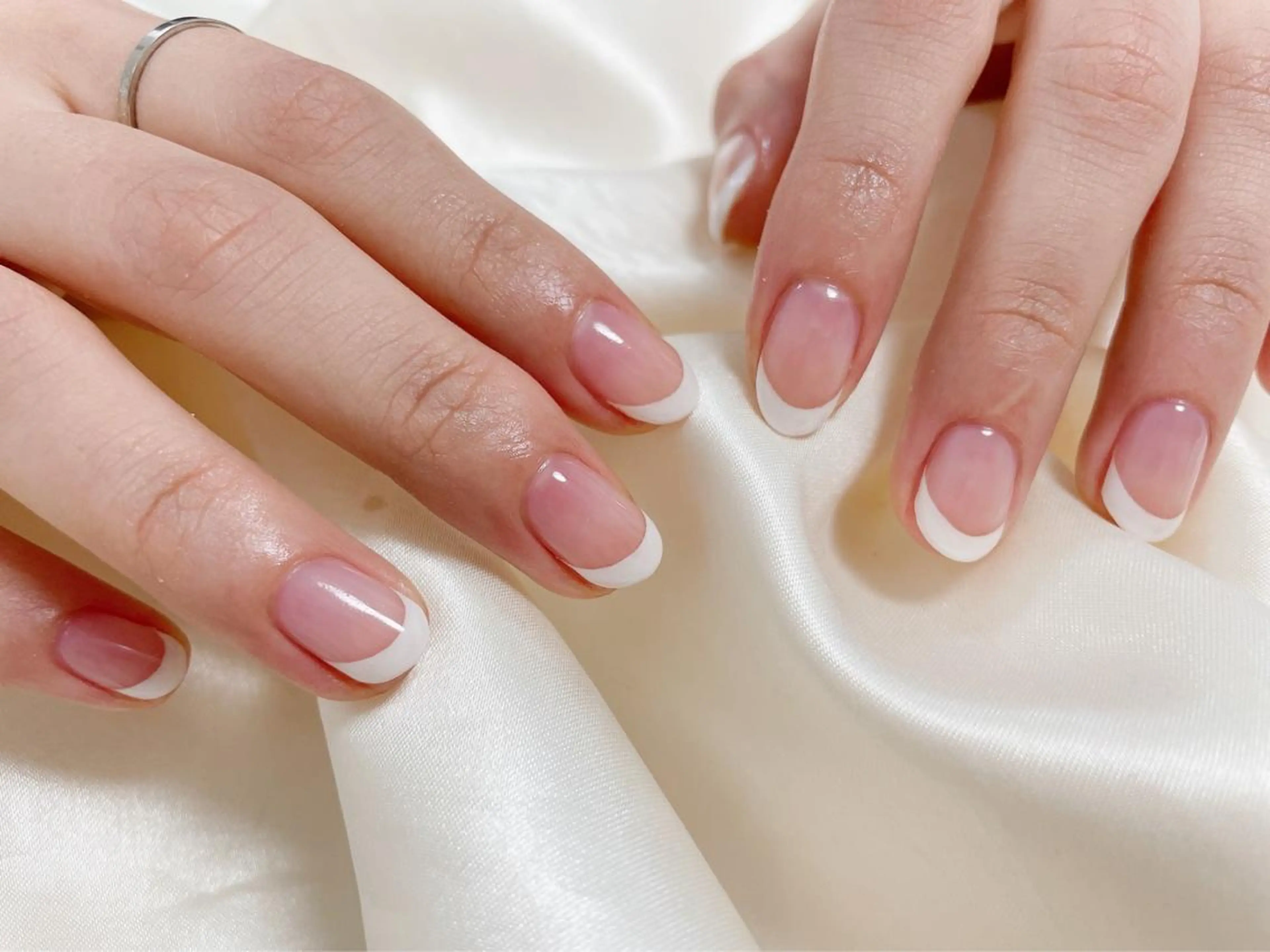 ネイル フレンチネイル シンプルネイル mogunail &blowのネイルデザイン