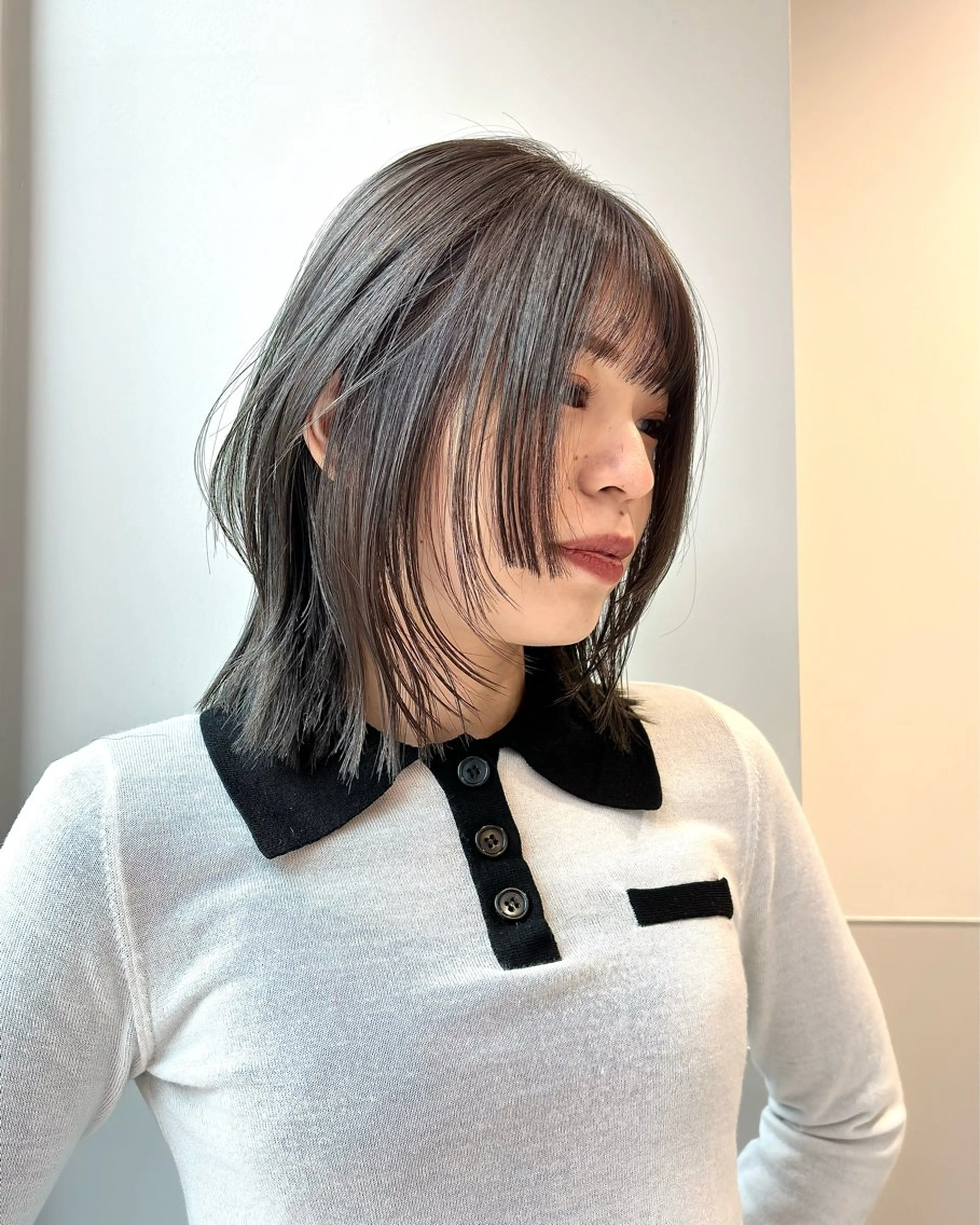 ショート カラー パーマ ヘアアレンジ メンズ 切りっぱなしボブ メンズ韓国風 ボブ くせ毛 髪質改善 切りっぱなしヘアボブ ミディアムヘアRYOのヘアスタイル