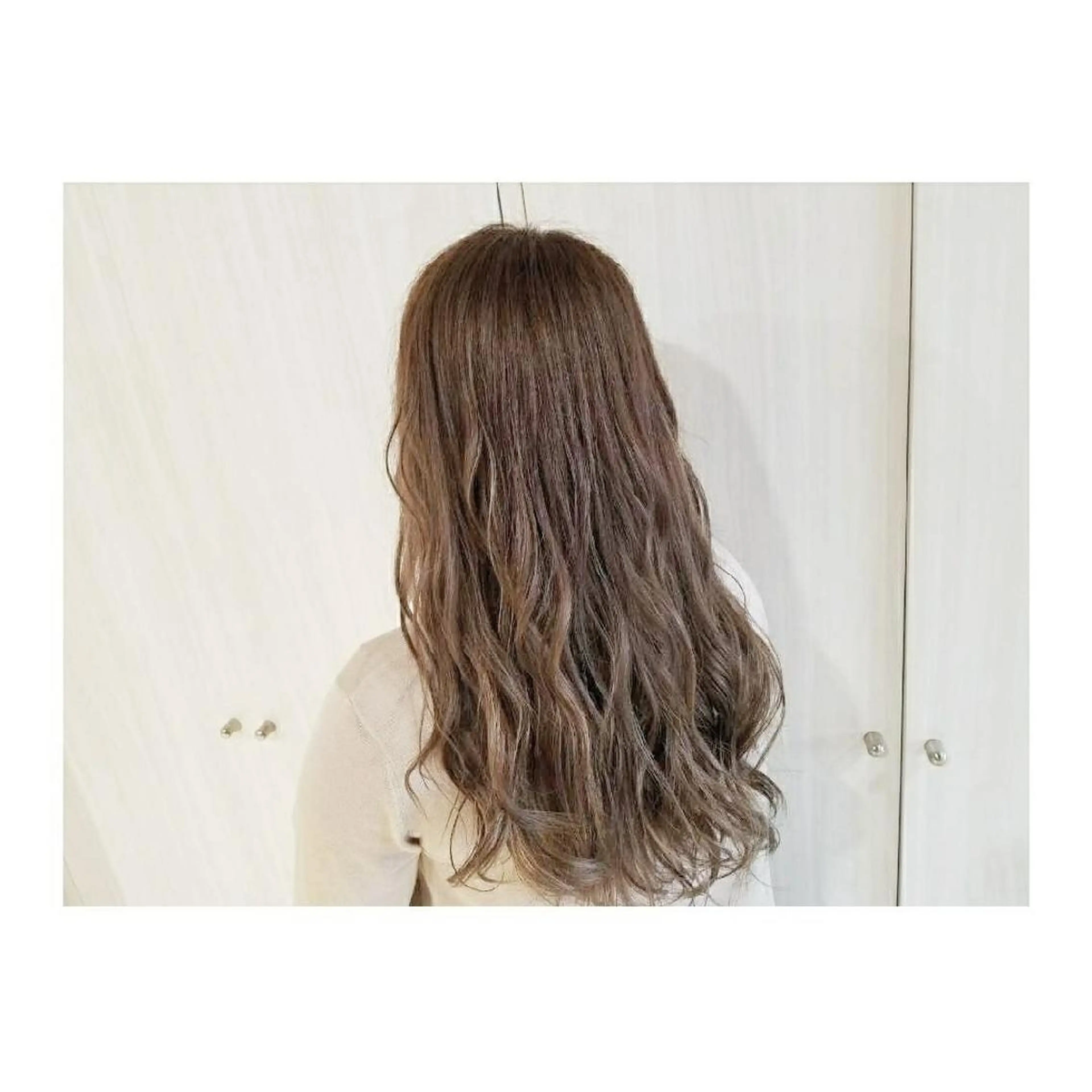 ロング アッシュ アッシュブラウン Luana 矢場町のヘアスタイル