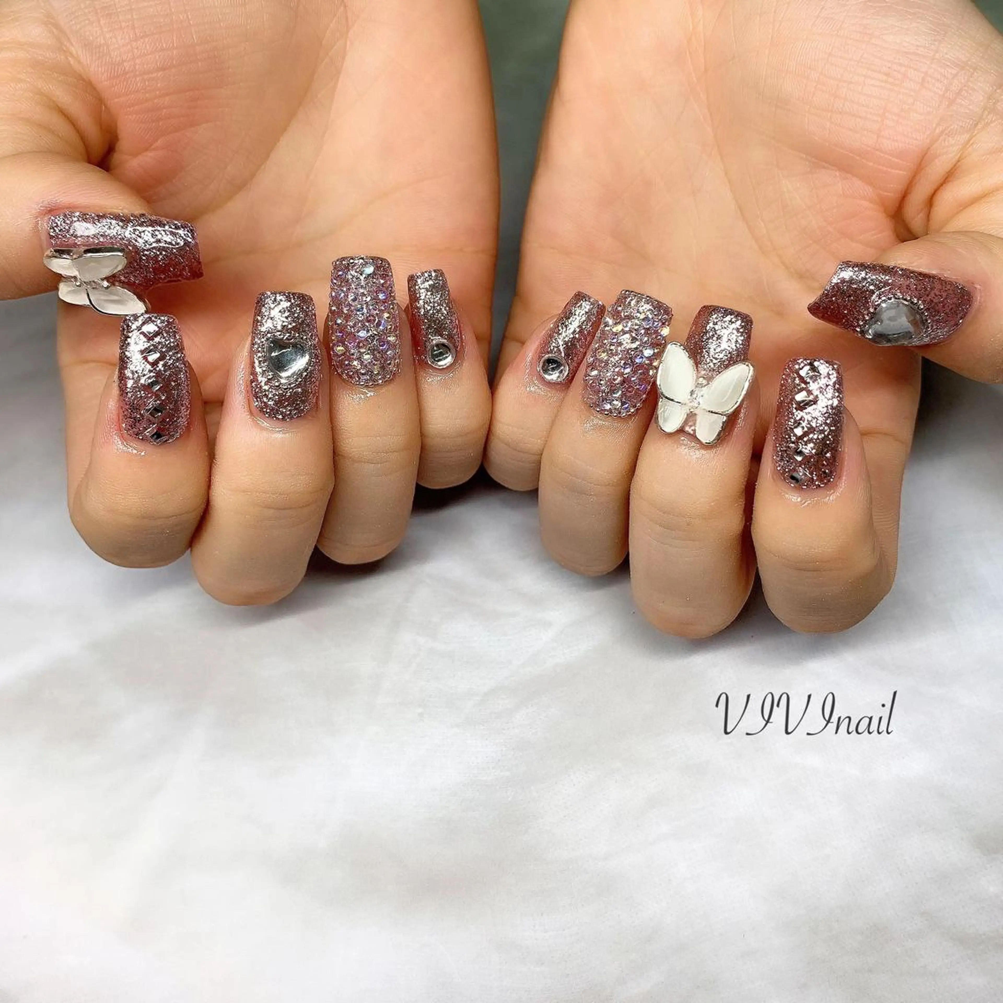 ネイル オーロラネイル ハンドネイル vivi nailのネイルデザイン