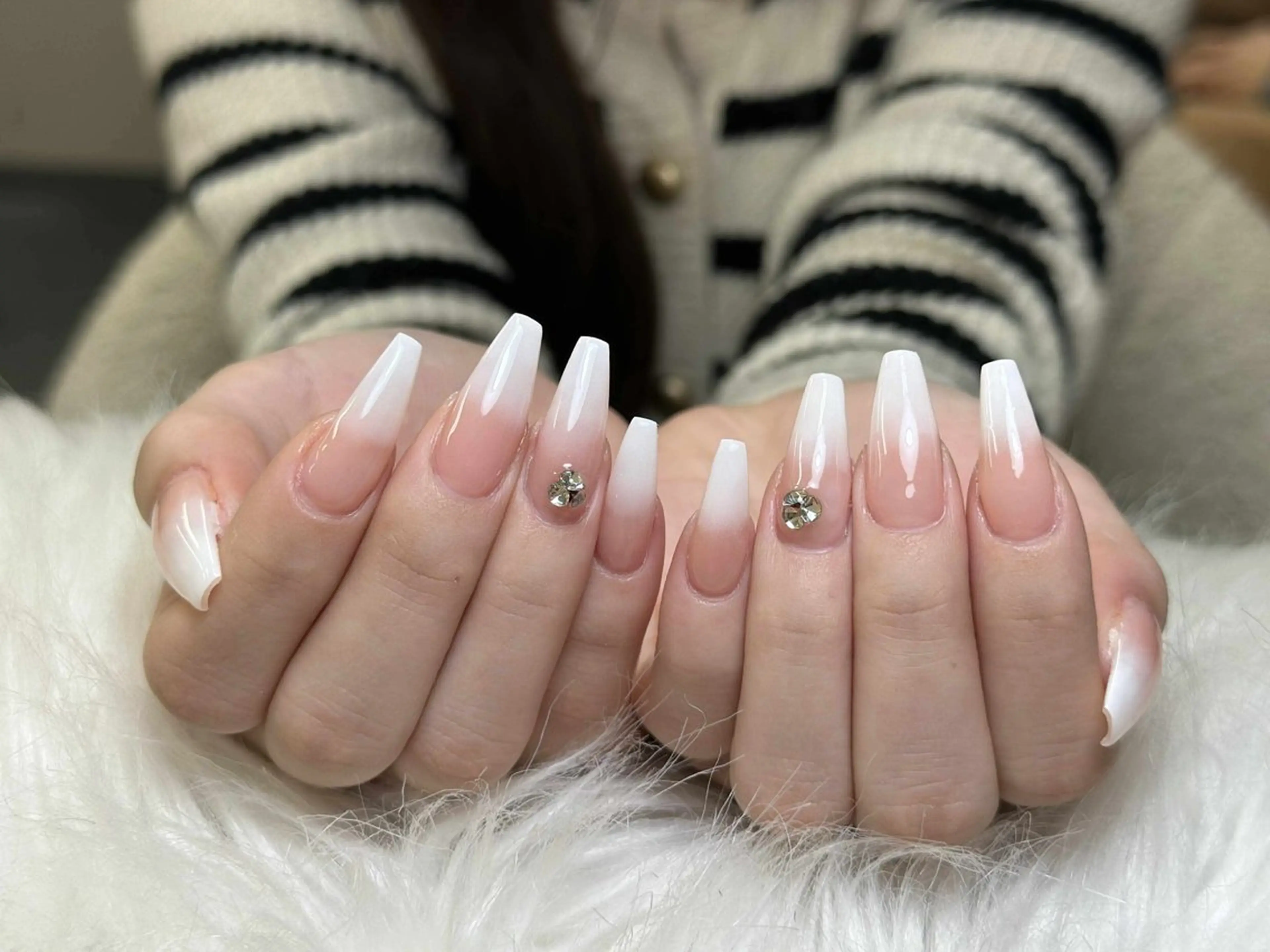 ネイル アートネイル ジェルネイル ニュアンスネイル オフィスネイル シンプルネイル ハンドネイル Nie Nail Shinokuboのネイルデザイン