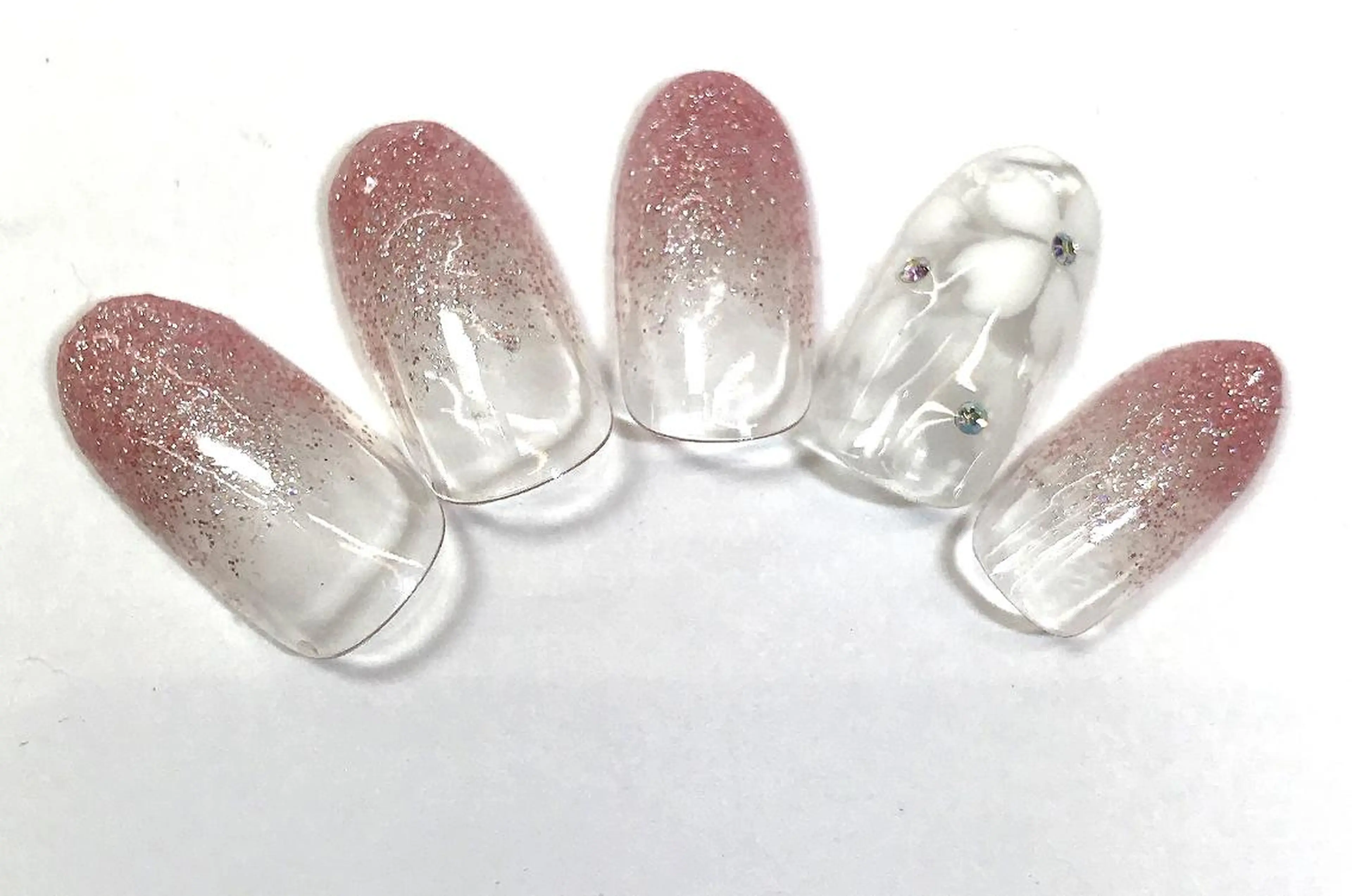 ネイル 桜ネイル グラデーション ラメ(グリッター) ラメグラデーション イワサキ のネイルデザイン