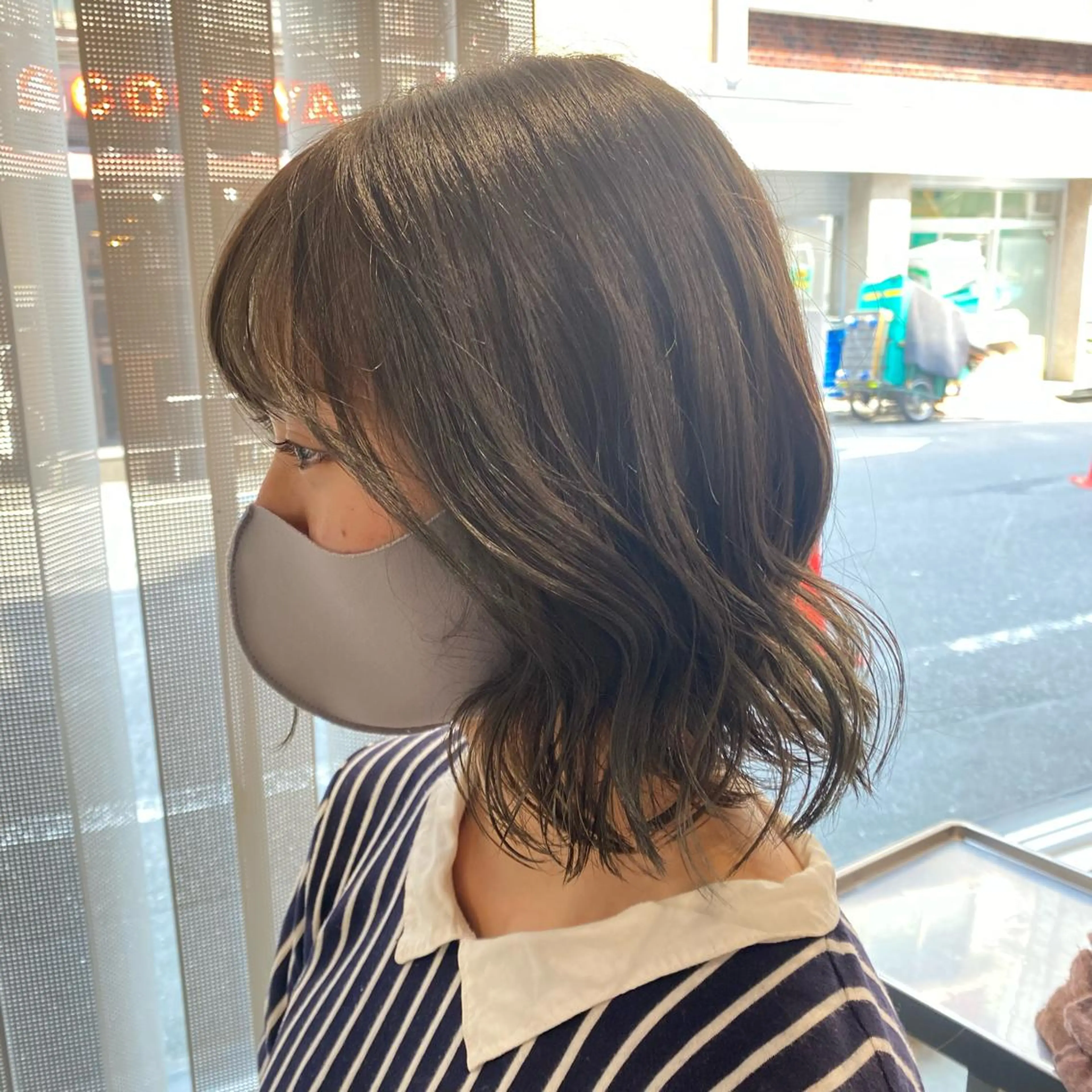 ミディアム カラー アッシュ ベージュカラー 透明感カラー 増子 祐太朗のヘアスタイル