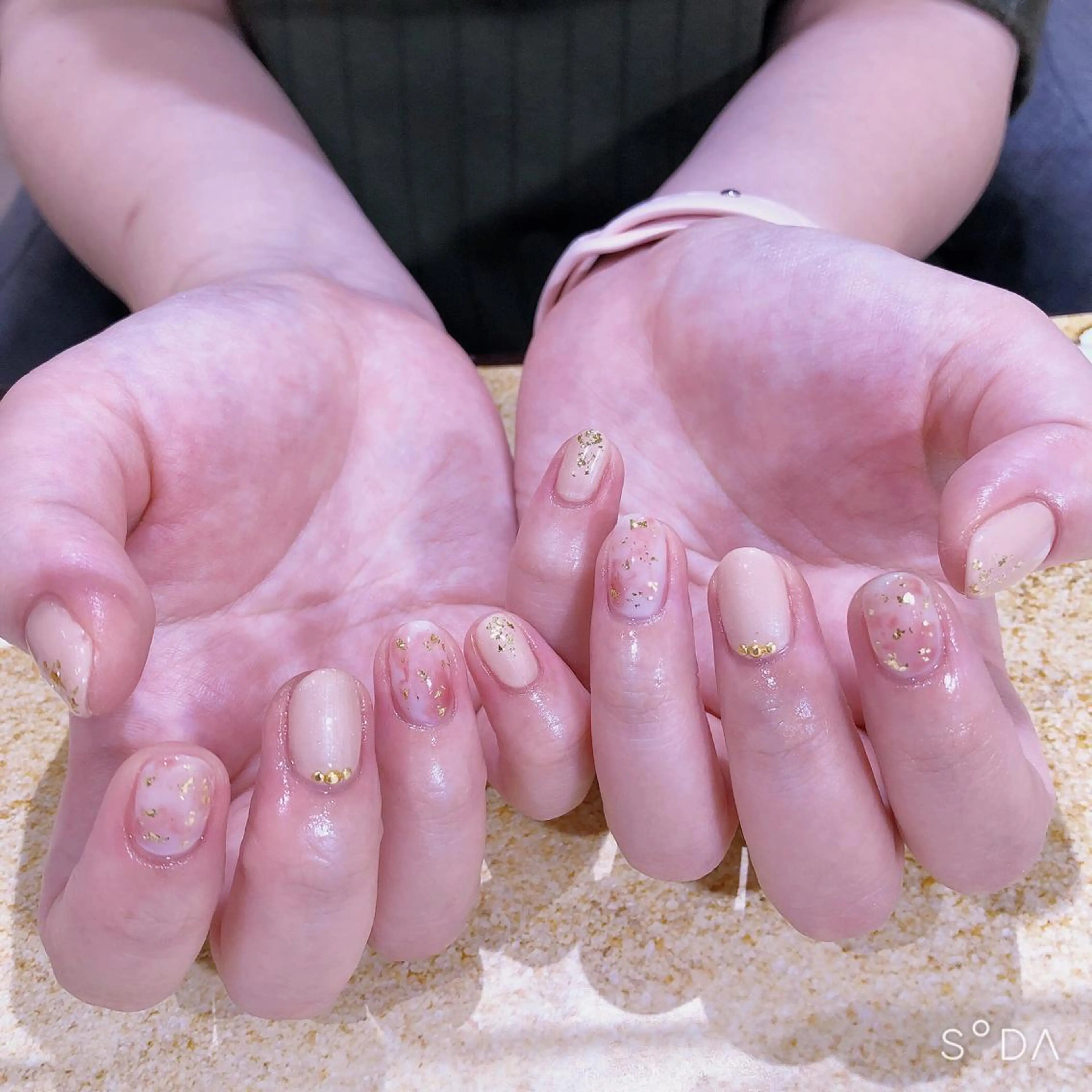 ネイル ニュアンスネイル ハンドネイル 吉野✨ ネイルデザイナー✨のネイルデザイン