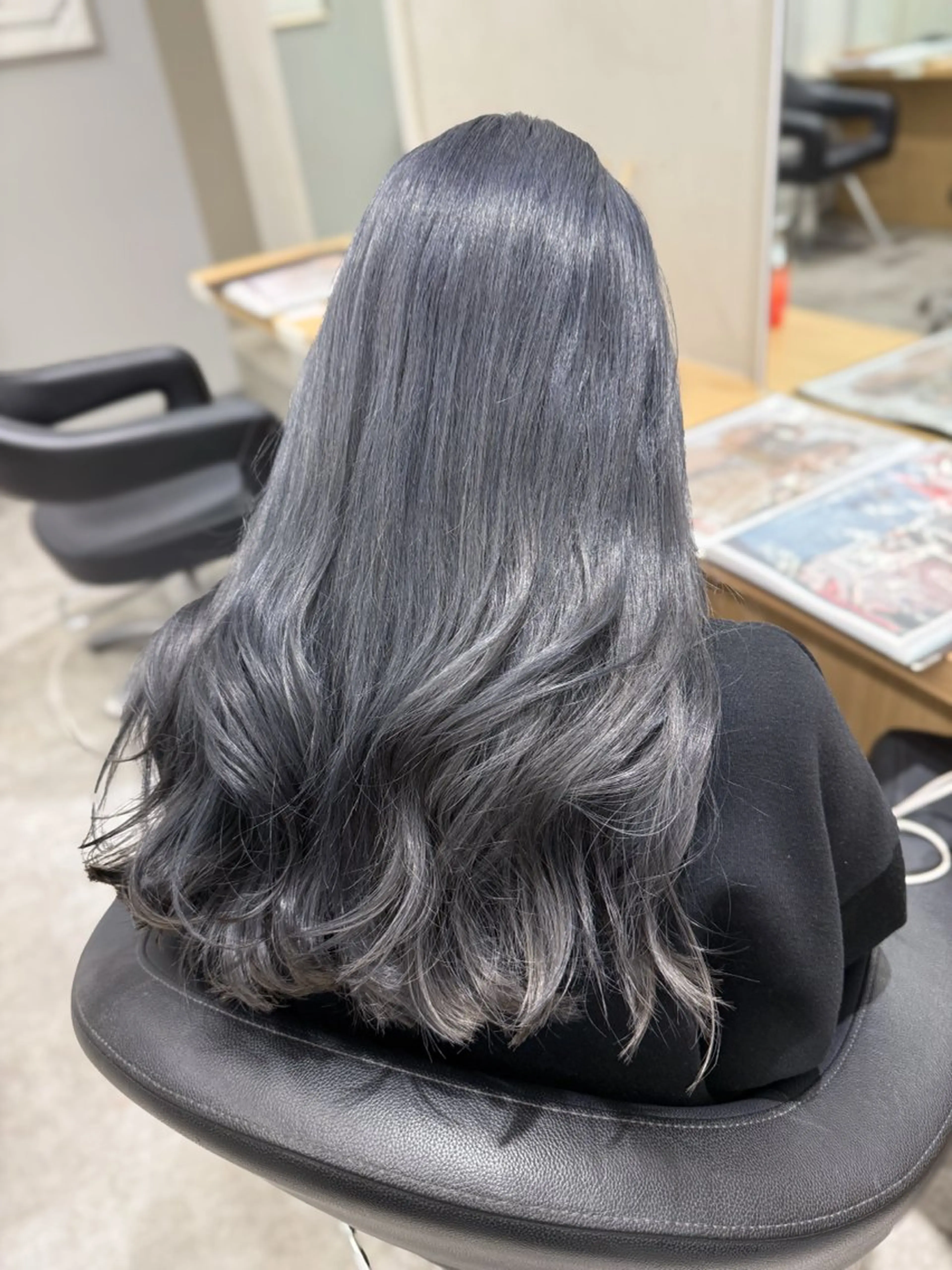 ロング カラー ブリーチ シルバー ヘアカラー トリートメント 巻ける髪質改善🫧ハ イライト/永田汰伊智のヘアスタイル
