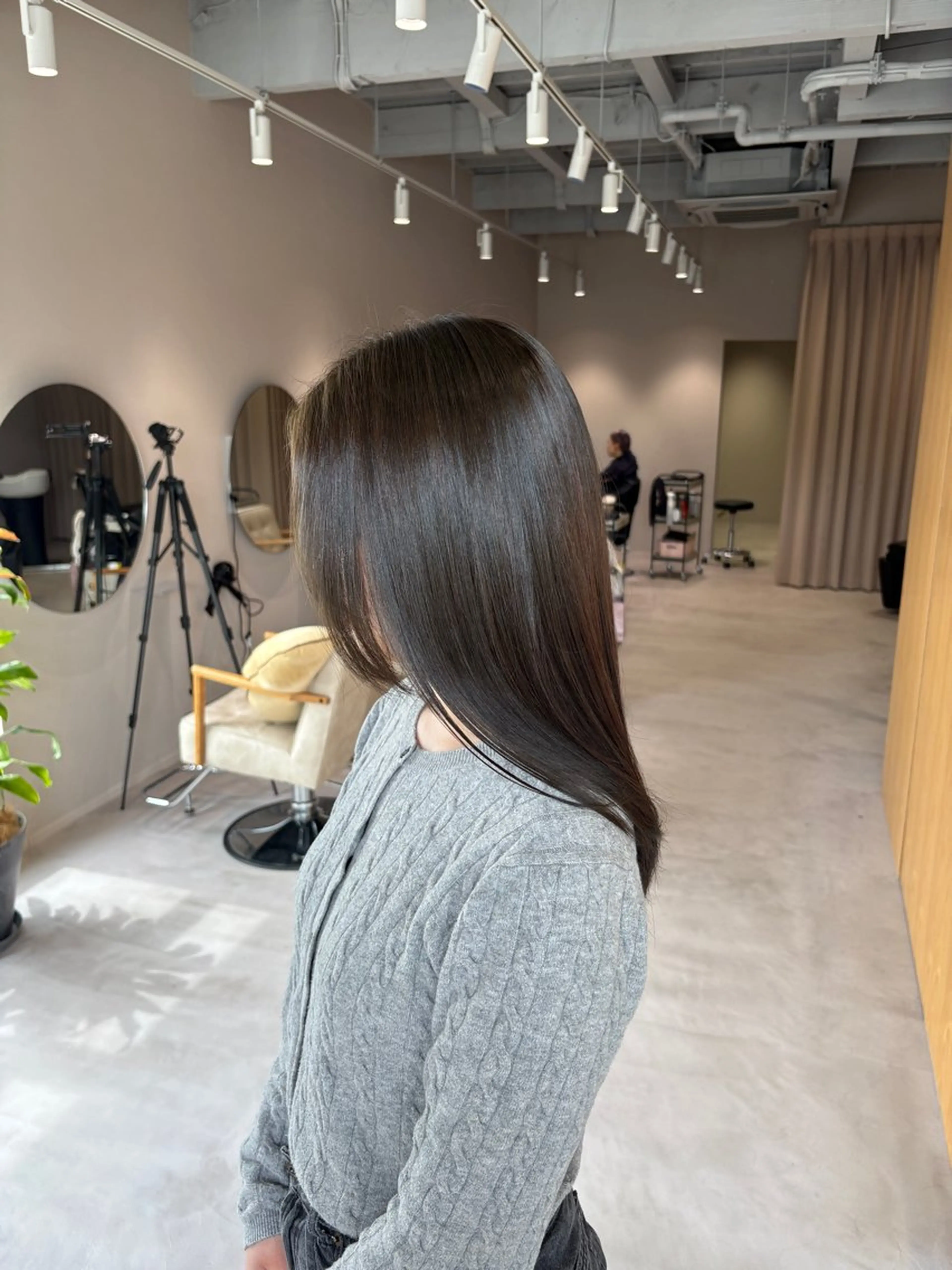 セミロング ヘアカラー 井山 葵のヘアスタイル