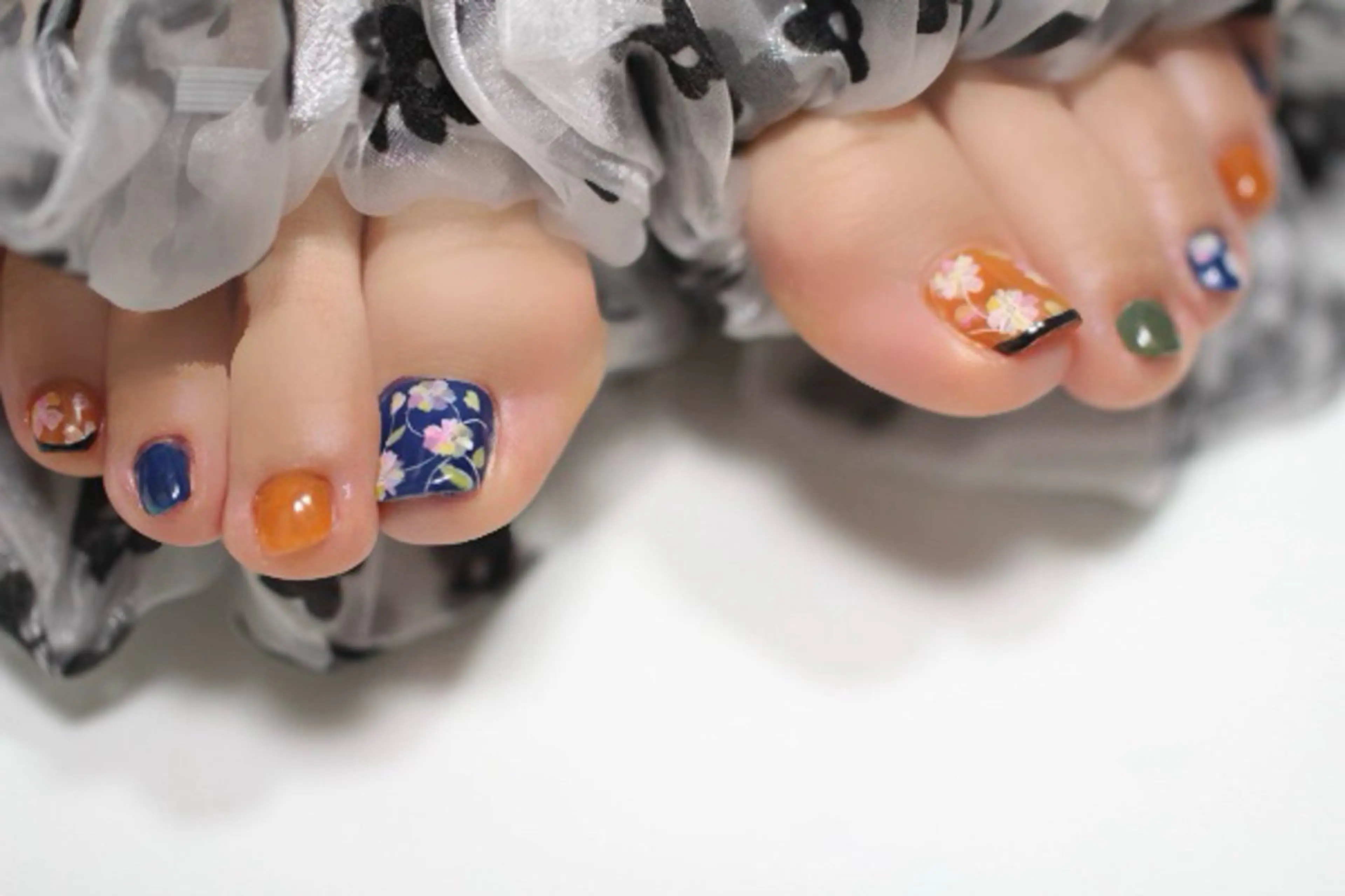 ネイル フラワーネイル フットネイル ジェルネイル ママリンド　志村坂上店所属・しみ えんのネイルデザイン