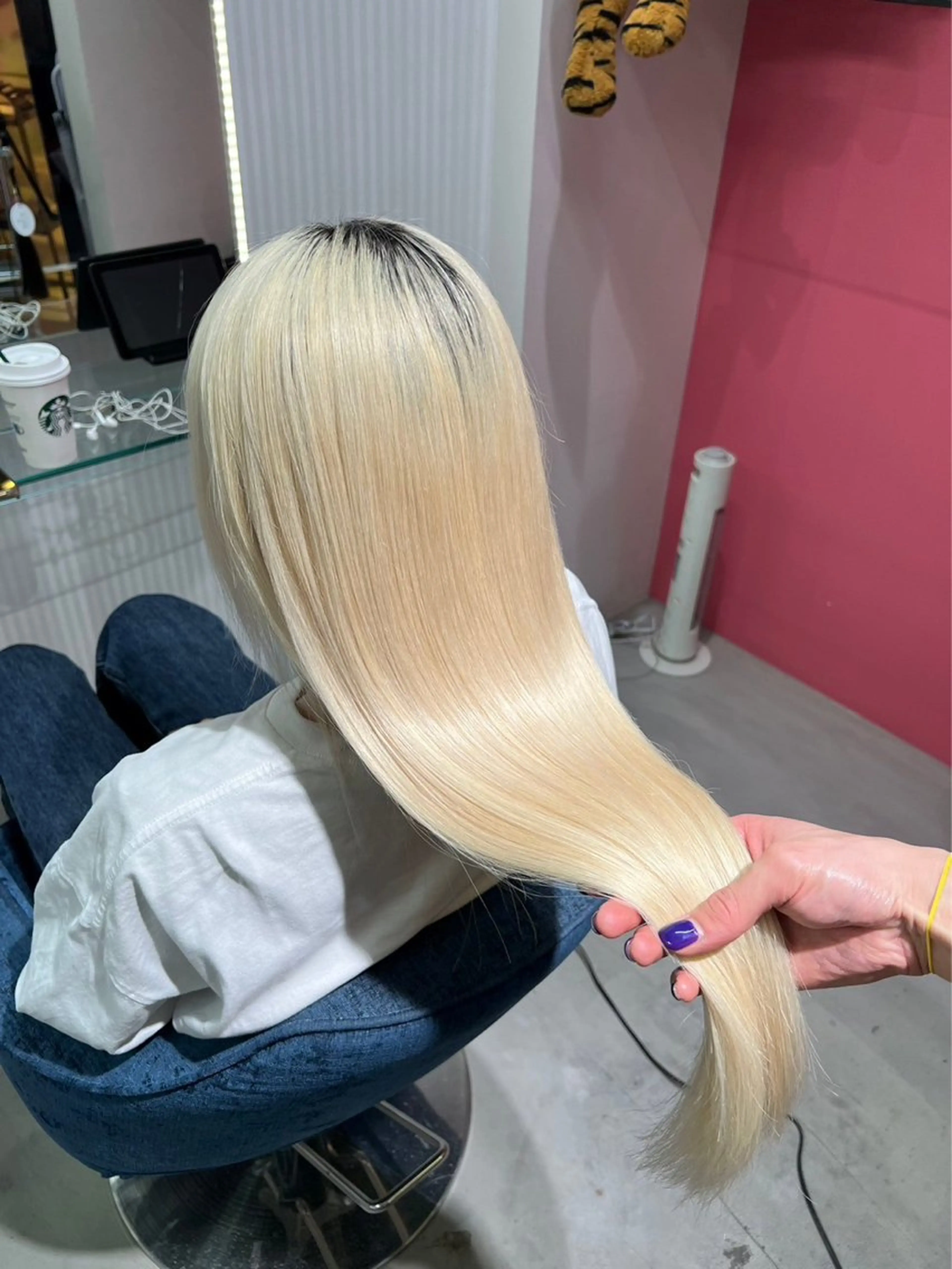 ロング カラー ブリーチ ハイトーンカラー 髪質改善 ヘアカラー BOX mico.のヘアスタイル