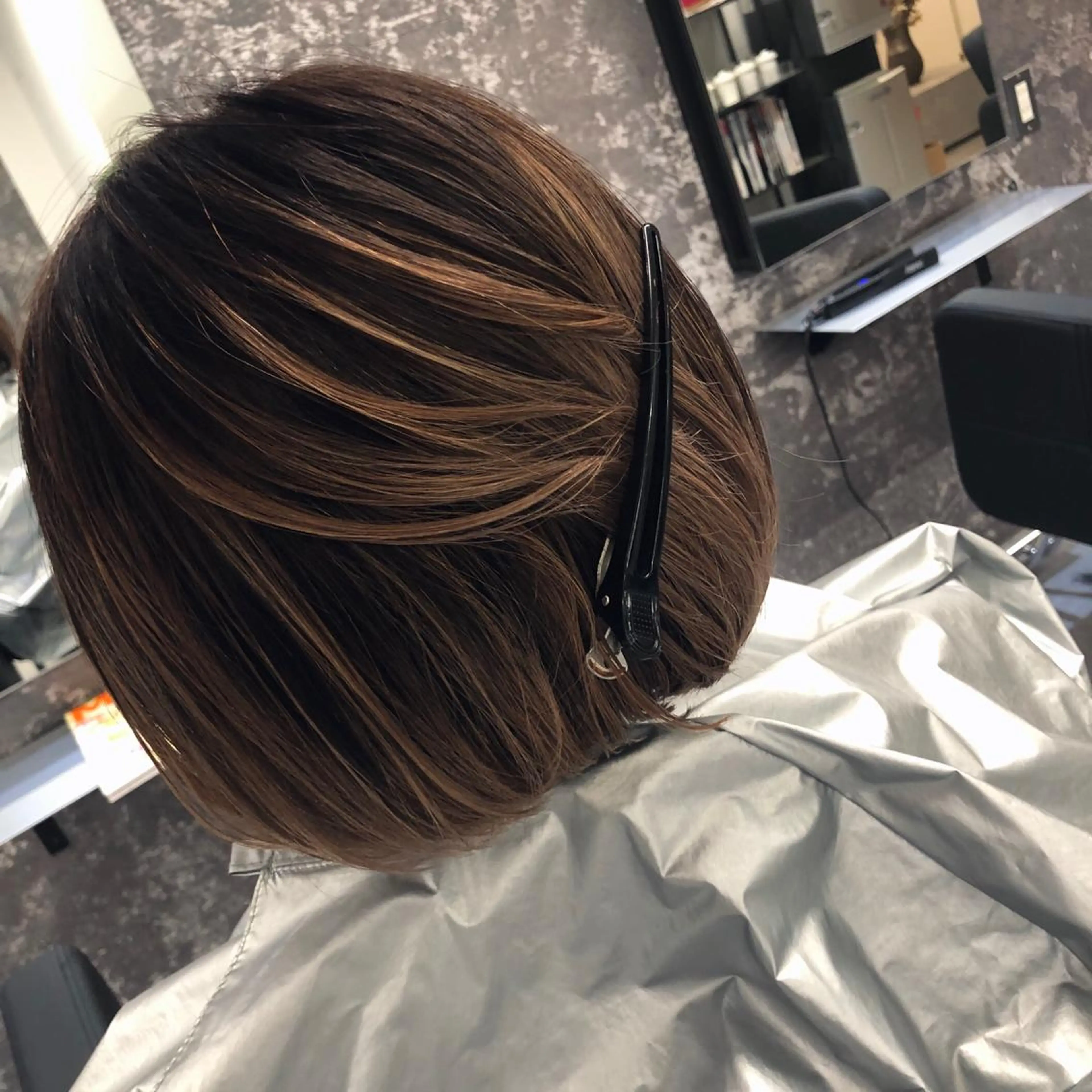 ショート カラー ヘアアレンジ ショートボブ シールエクステ バレイヤージュ デザインカラー ハイライトカラー アンドウ ユウ/ レイヤーカット/韓国のヘアスタイル