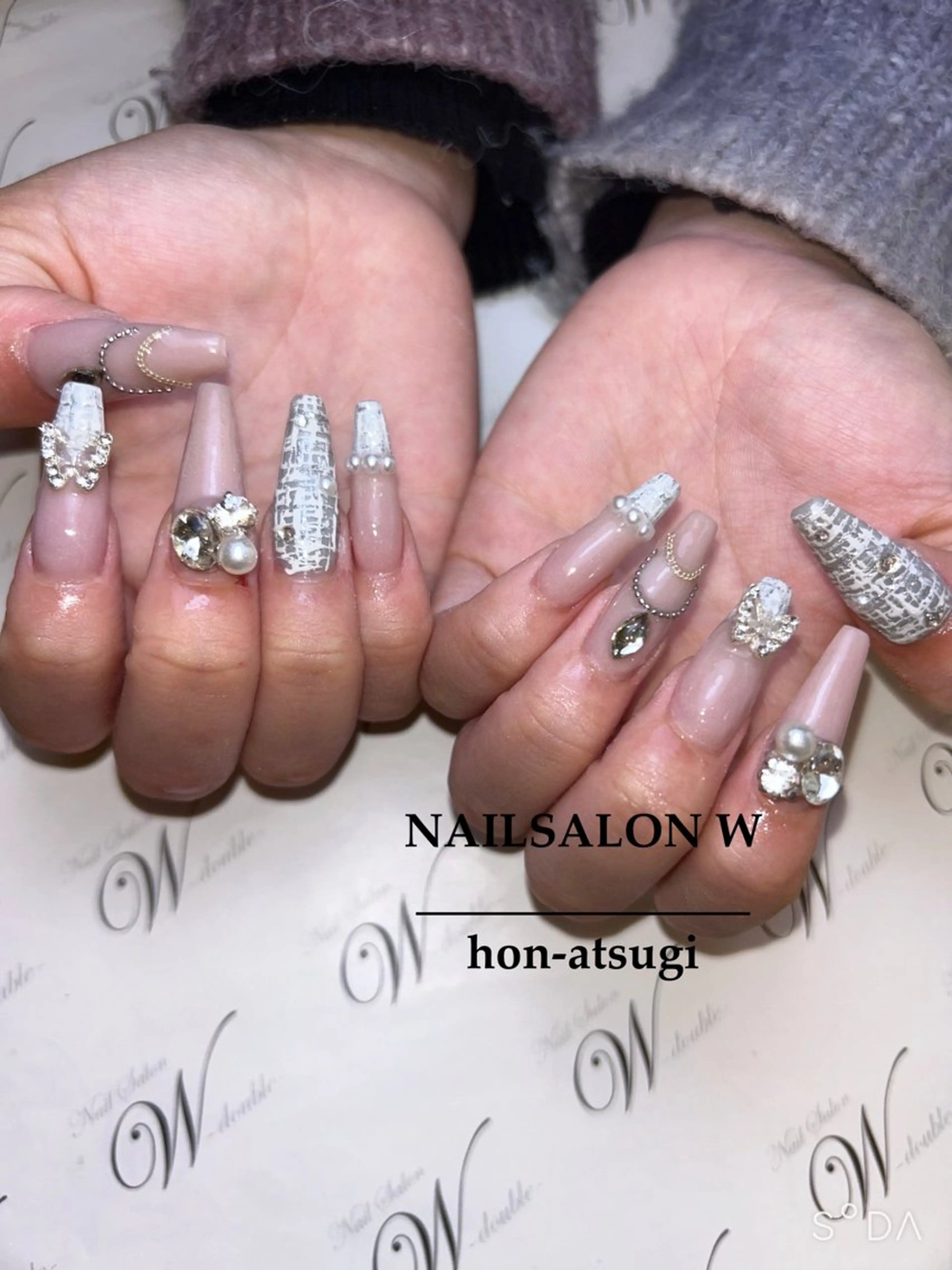 セミロング ハンドネイル ネイルサロン ダブルのネイルデザイン