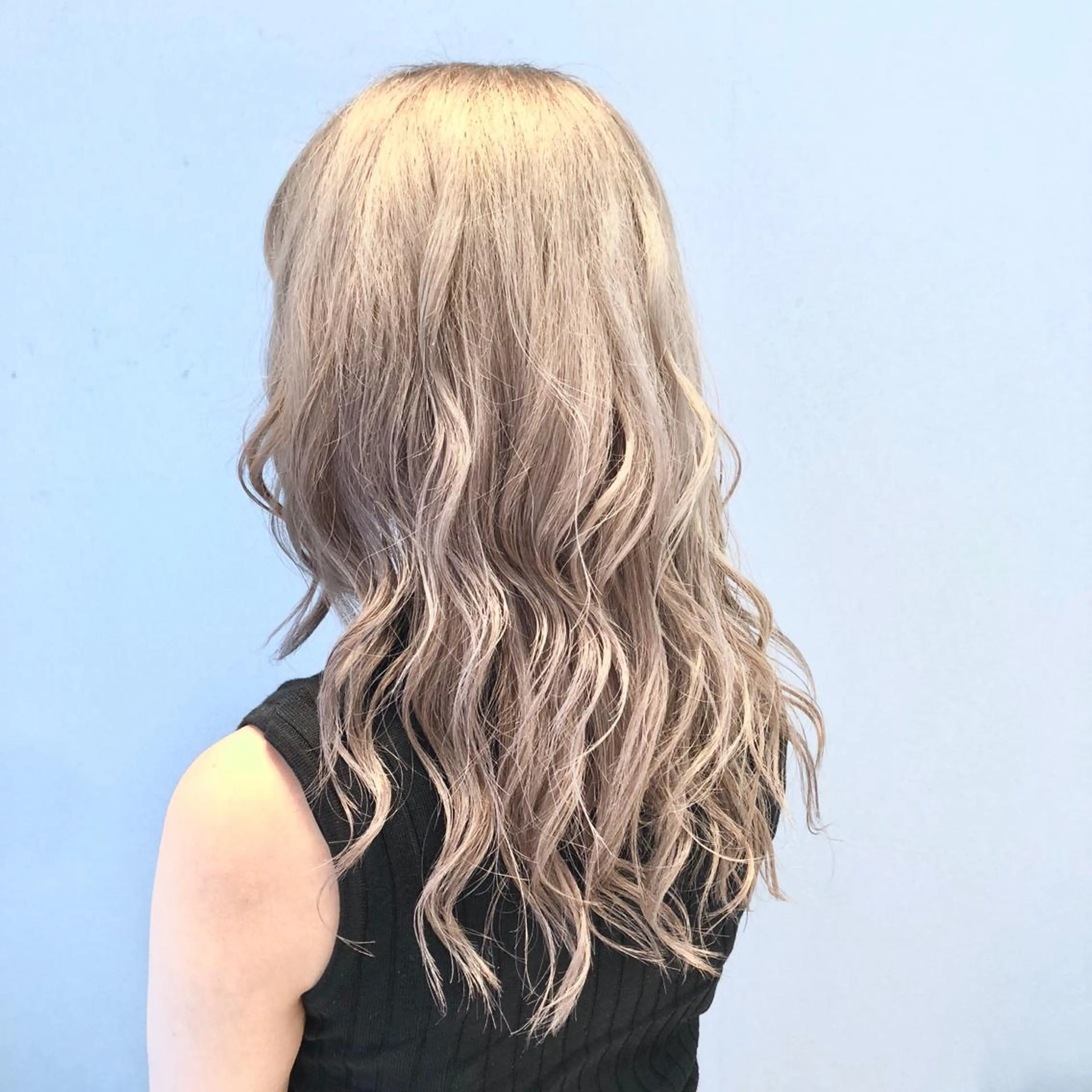 ロング カラー ブリーチ ケアブリーチ グレージュ イルミナカラー 外国人風カラー 🌈ぷる艶カラー🌈 髪質改善👑柳沼尚貴のヘアスタイル