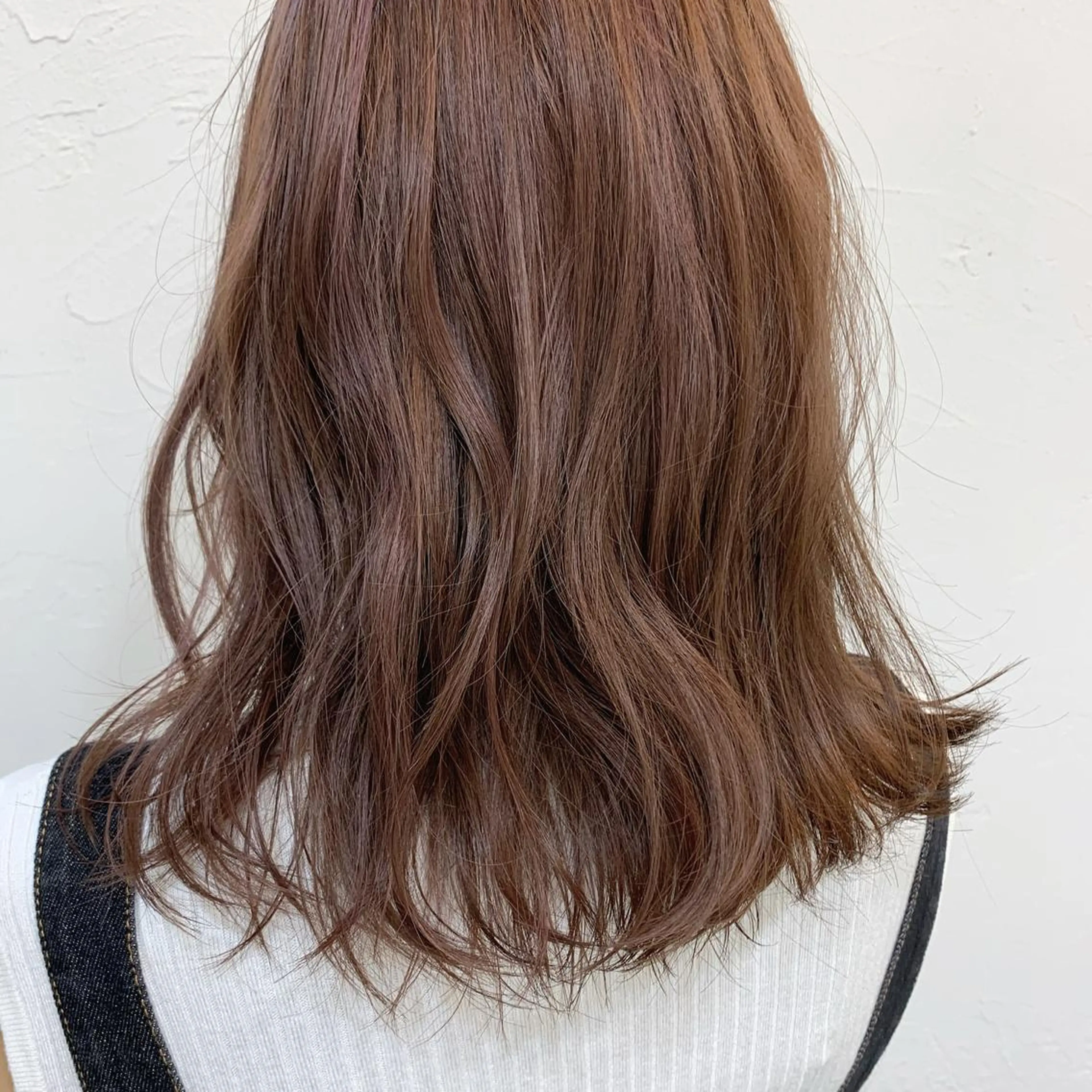 ミディアム ハイライト CHIC 岩下真衣のヘアスタイル