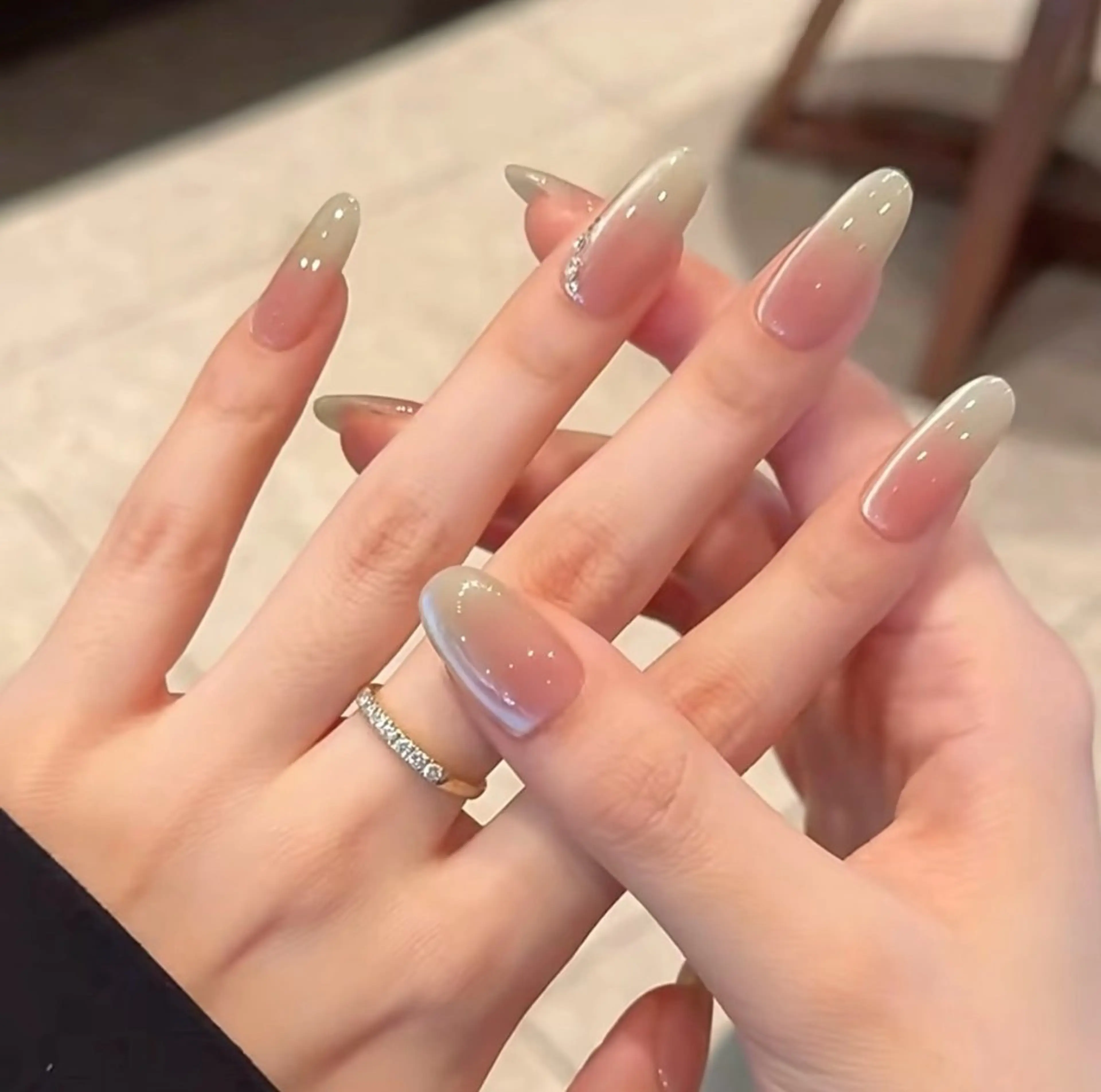 ネイル チークネイル 長さ出し フラワーネイル フレンチネイル ガーリー sun nail池袋 モデル募集のネイルデザイン