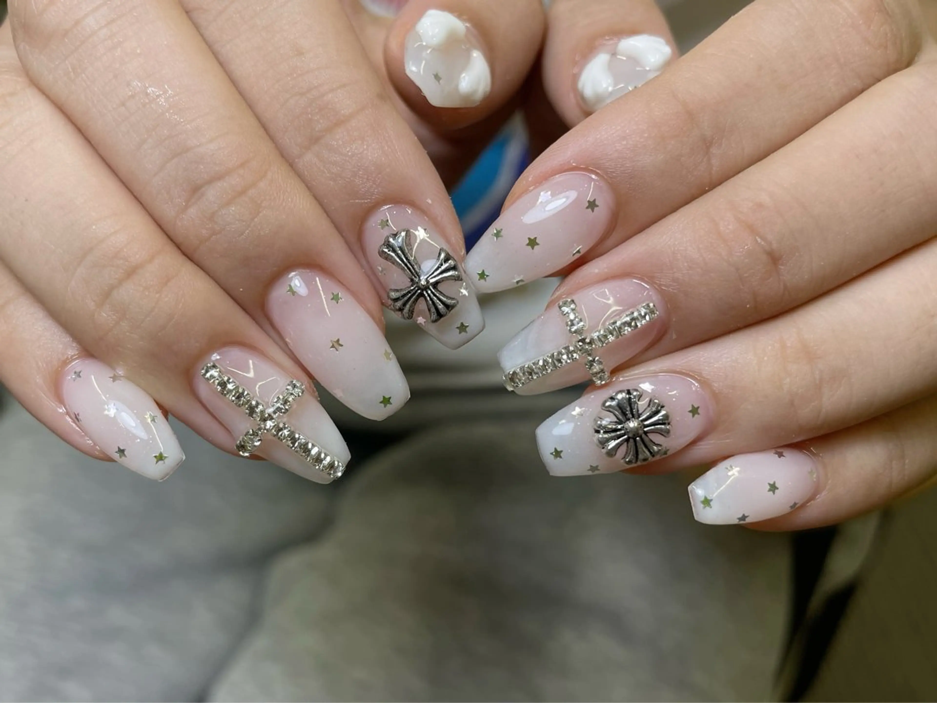 ネイル オーロラネイル 長さ出し フレンチネイル ジェルネイル ガラスフレンチ ハンドネイル Rela・S NAILのネイルデザイン