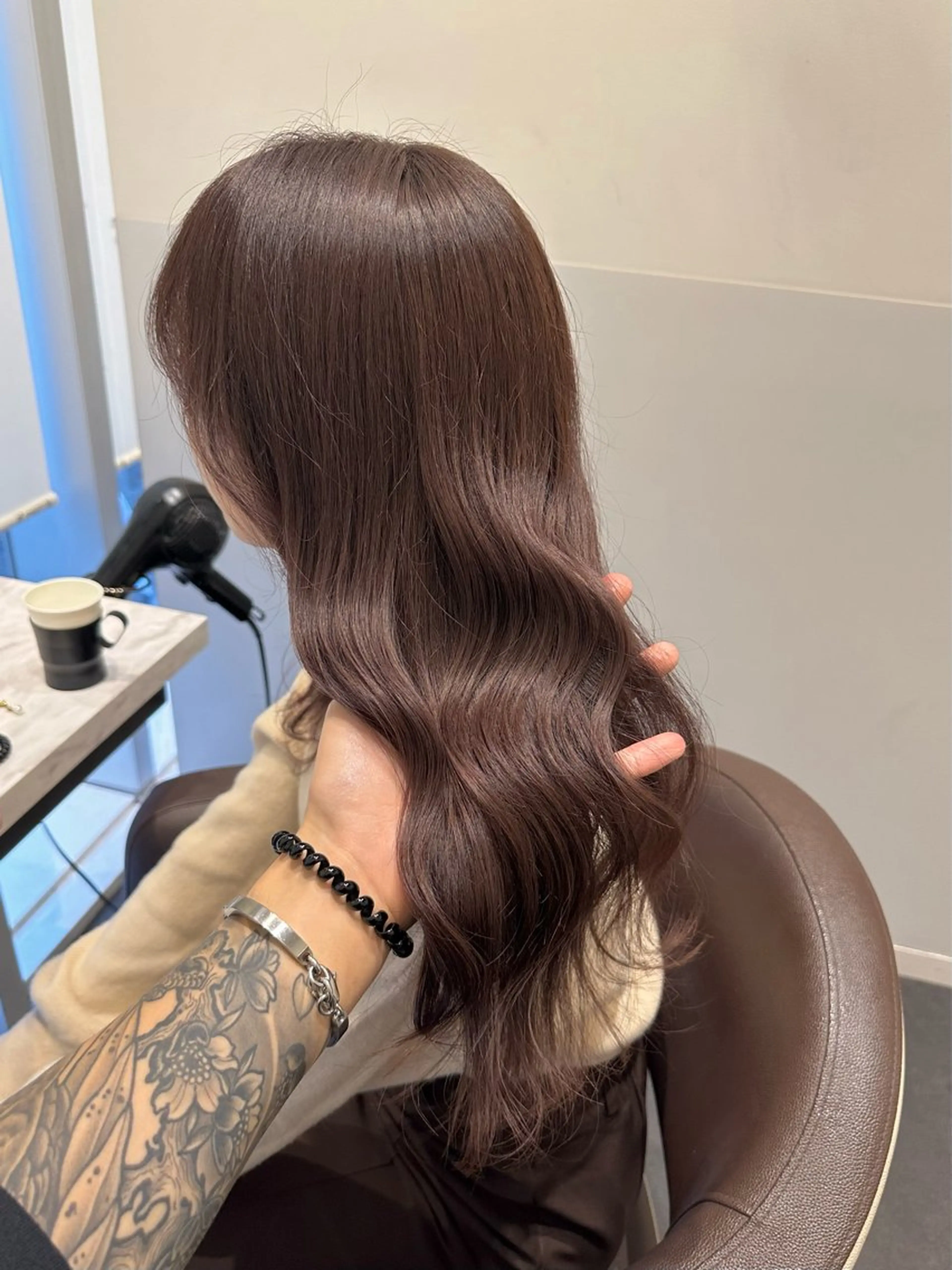 セミロング カラー ベージュカラー ブリーチ ラベンダーカラー ラベンダーベージュ ブリーチなしカラー 矢野 晃平のヘアスタイル
