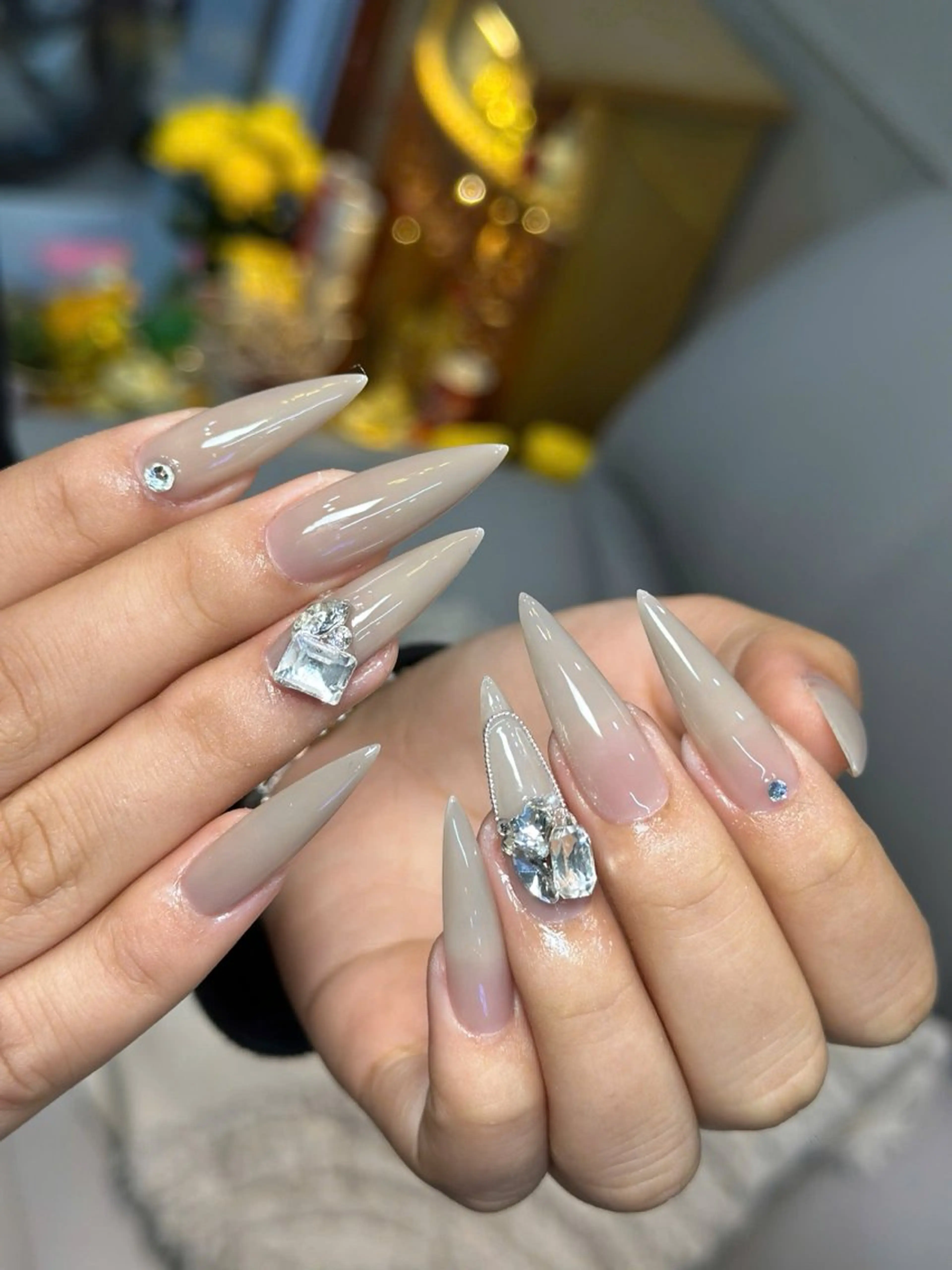 ネイル オーロラネイル ブルー チークネイル 長さ出し フットネイル ハンドネイル NOA 大塚のネイルデザイン