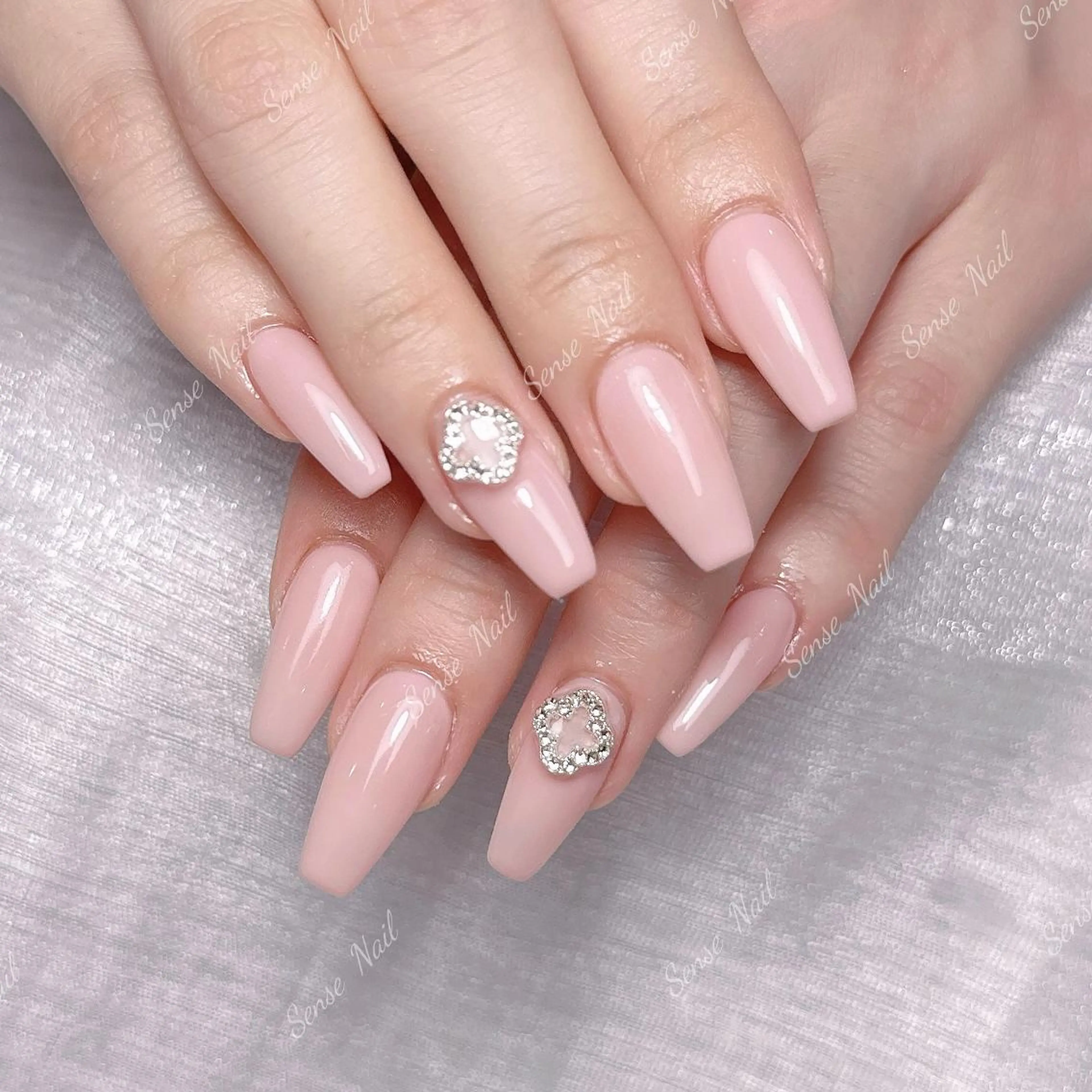 ネイル ハンドネイル ハンドケア Queening 🦋のネイルデザイン