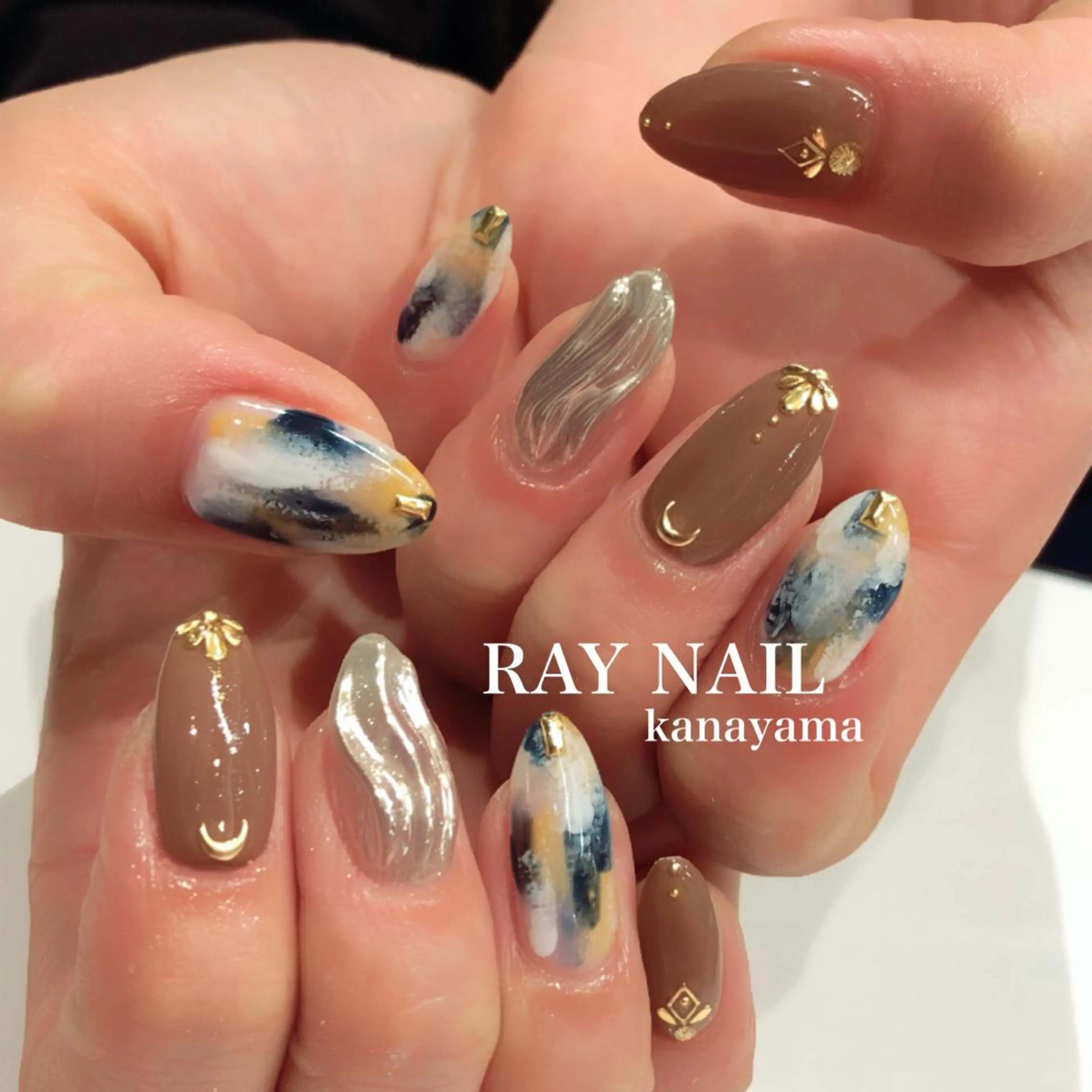 ネイル ミラーネイル ニュアンスネイル Arowa 伊田のネイルデザイン