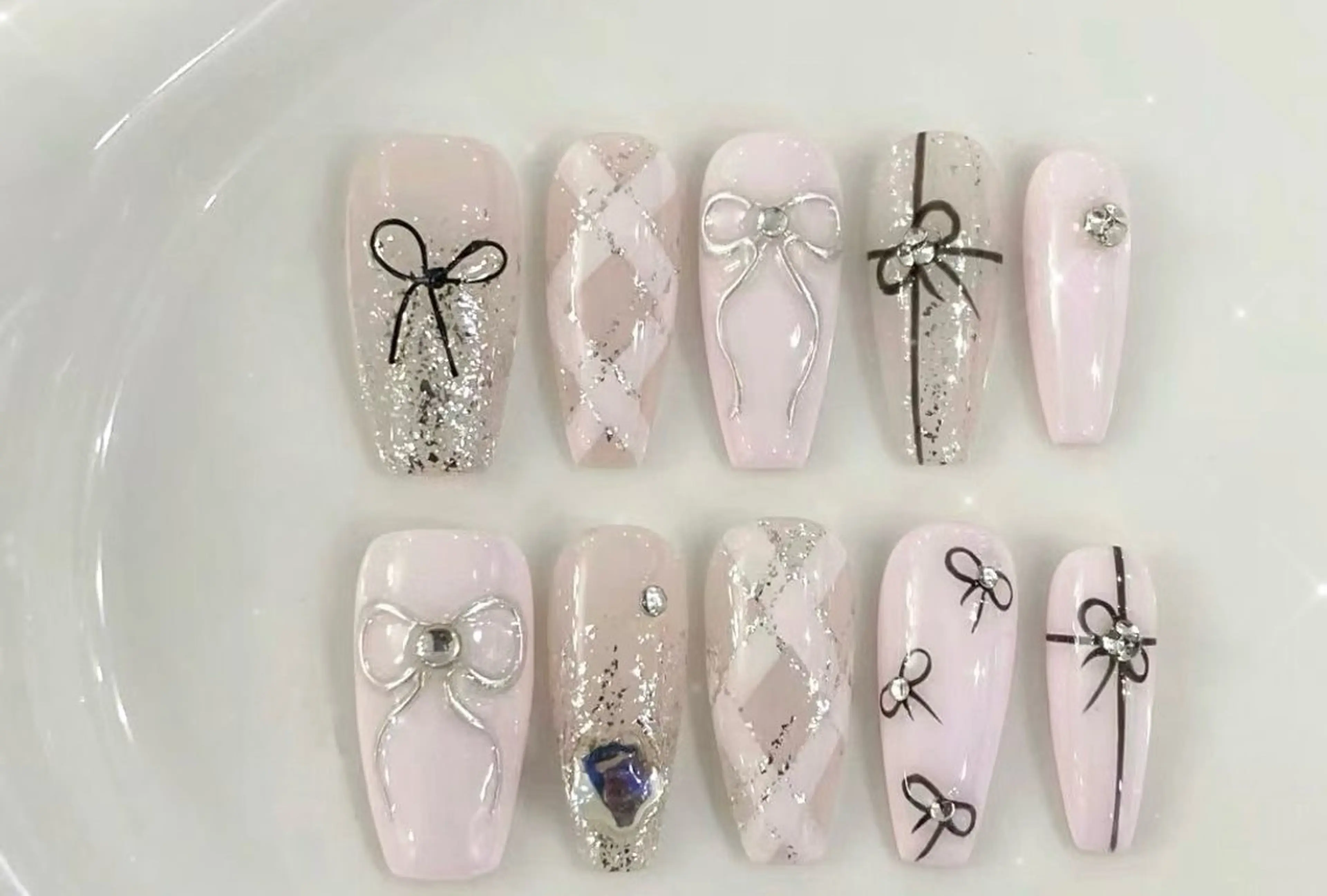ネイル マグネットネイル ピンク ネイルチップ 冬ネイル ハンドネイル Lee Nailsのネイルデザイン