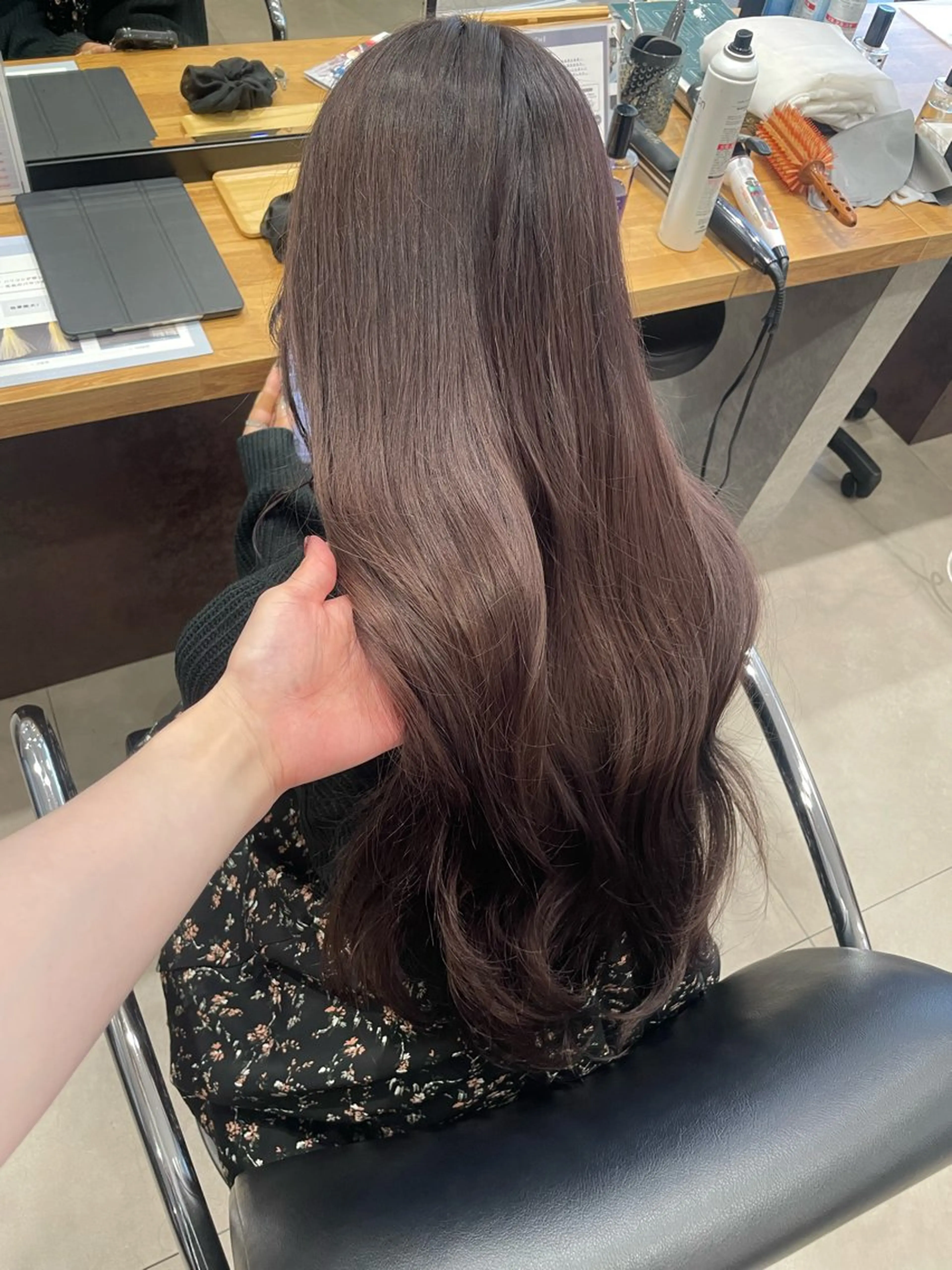 ロング カラー ブラウンカラー ピンクカラー ヘアカラー 佐藤 由依/水光カラーのヘアスタイル