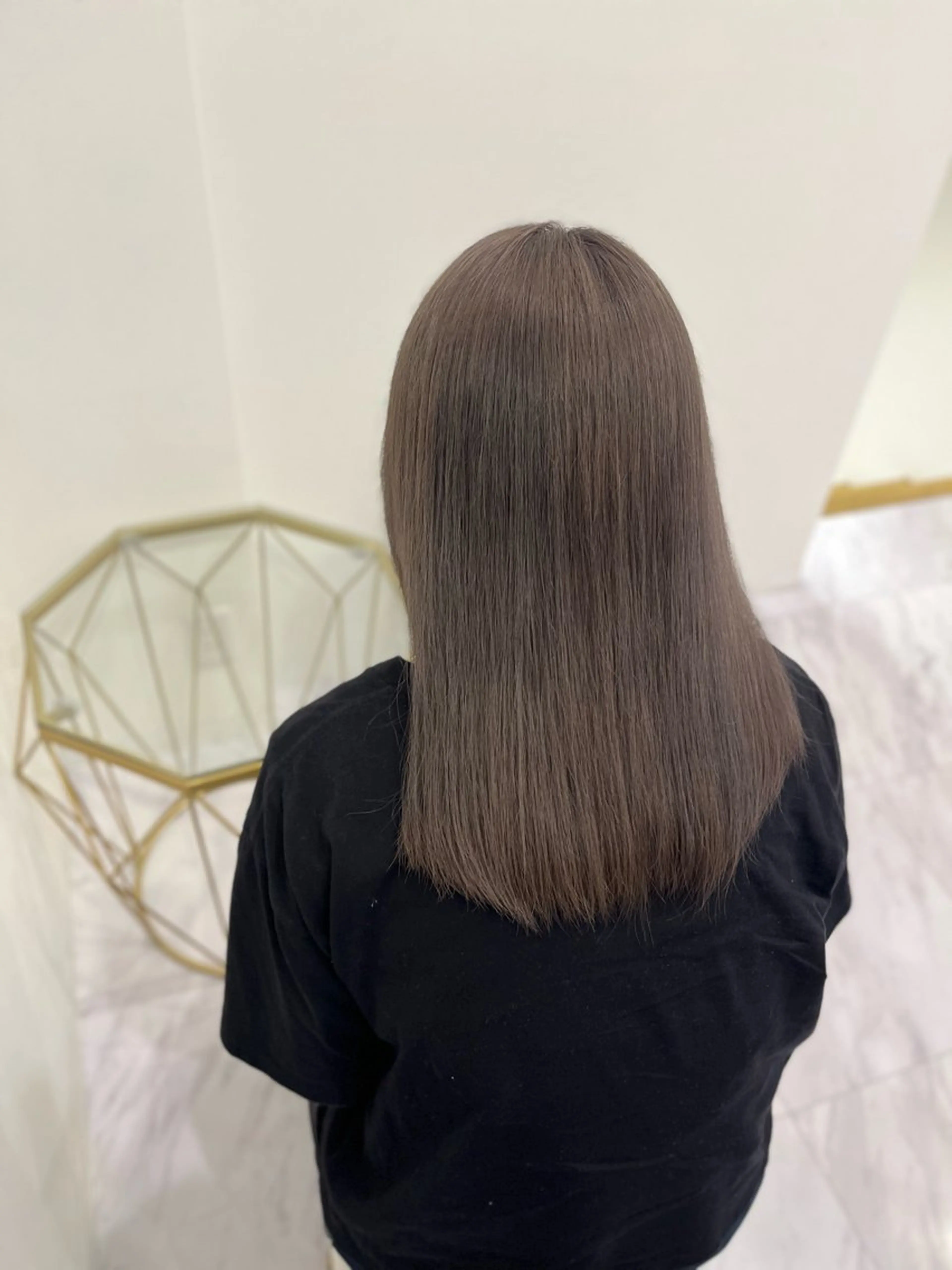 カラー グレージュ 松尾 姫依のヘアスタイル