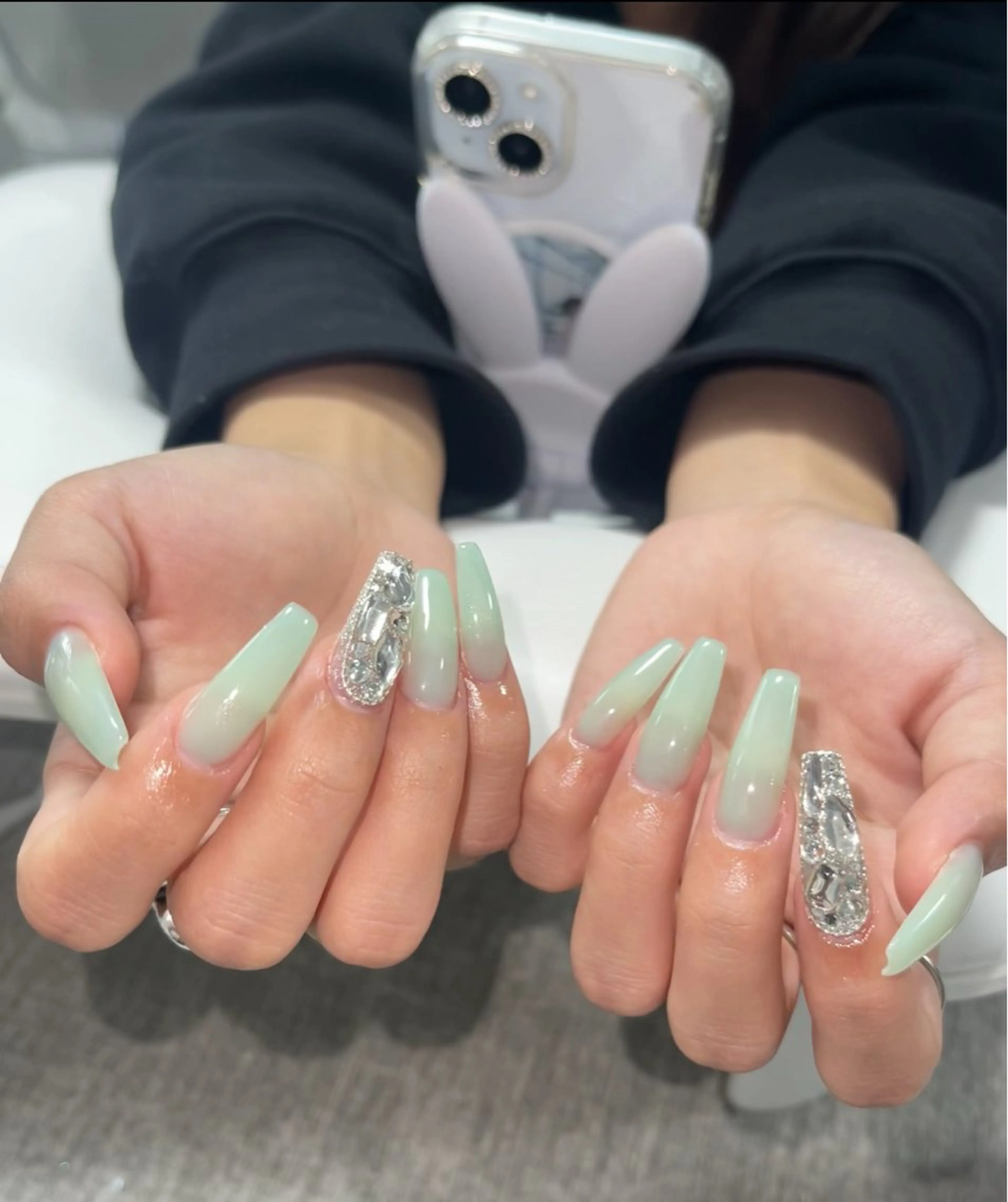 ネイル オーロラネイル クリアネイル フラッシュネイル ジェルネイル グラデーション ハンドネイル Amee Nail Salonのネイルデザイン
