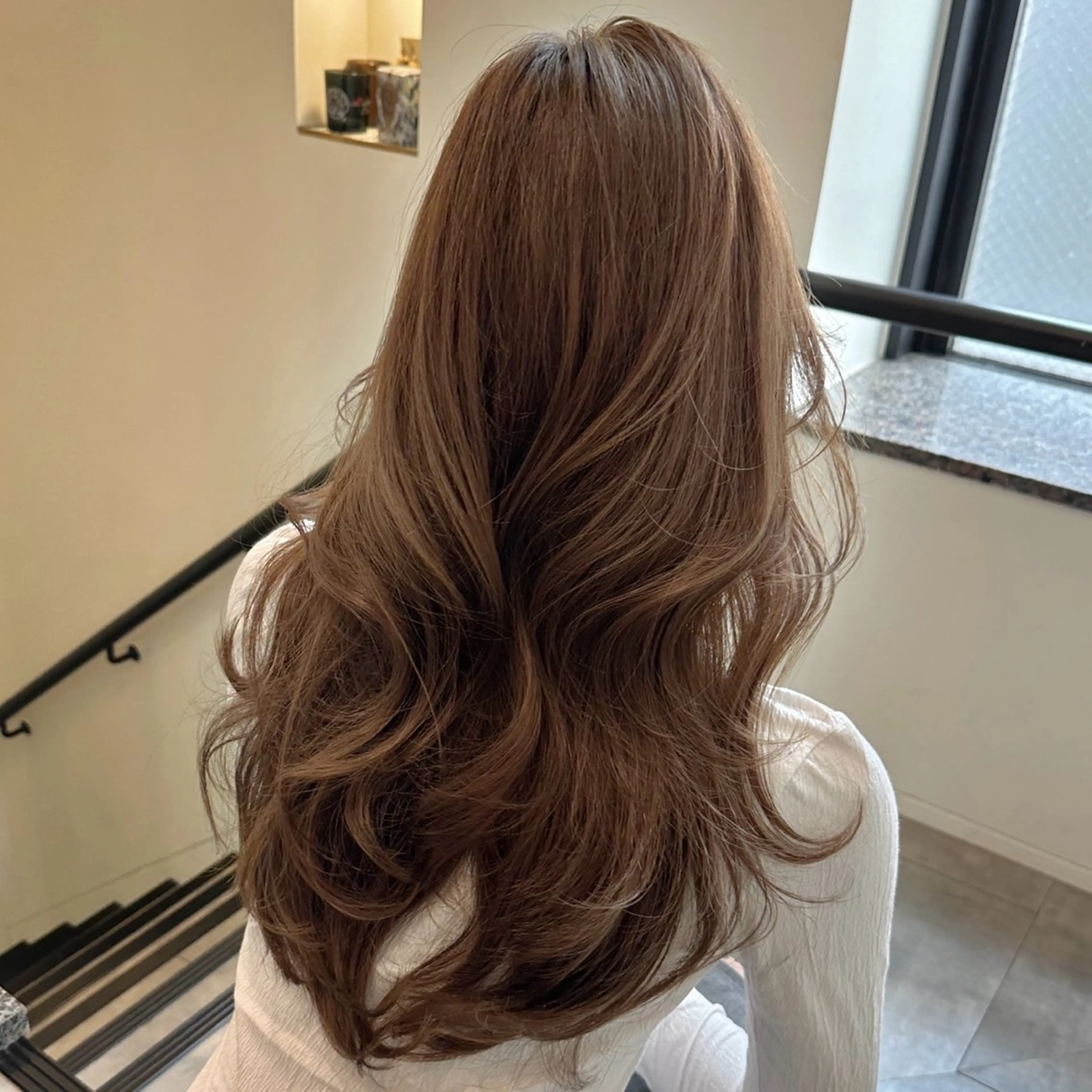 ミディアム カット ヘアカラー トリートメント 🌹ハッシュカット、 レイヤー韓国ヘア🌹のヘアスタイル