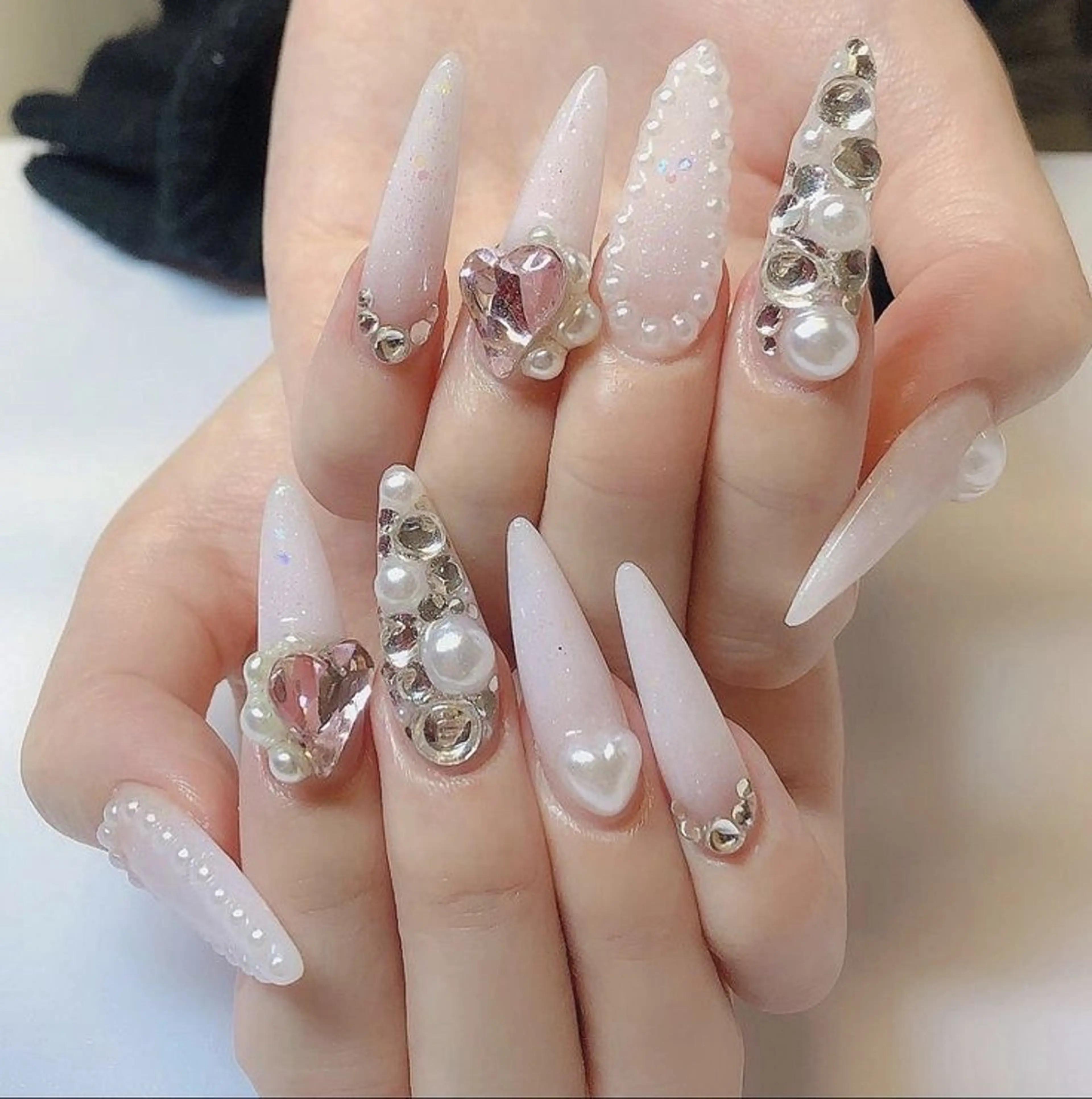 ネイル チークネイル 桜ネイル ドット フレンチネイル グラデーション ハンドネイル ハンドケア Nihonthy Nail 新宿のネイルデザイン