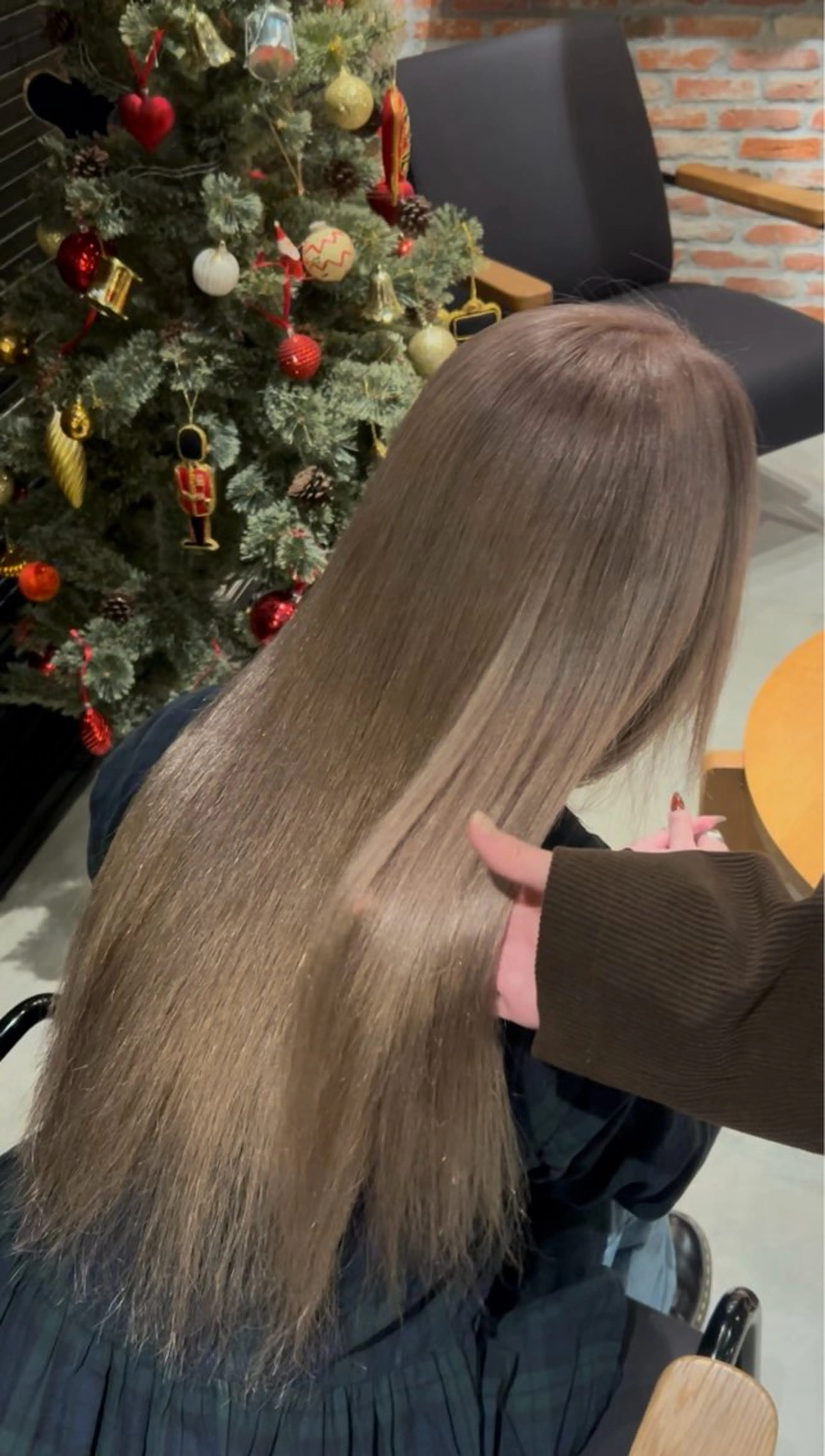 ロング ヘアカラー organic＋atelier所属・りお ブリーチカラーのヘアスタイル