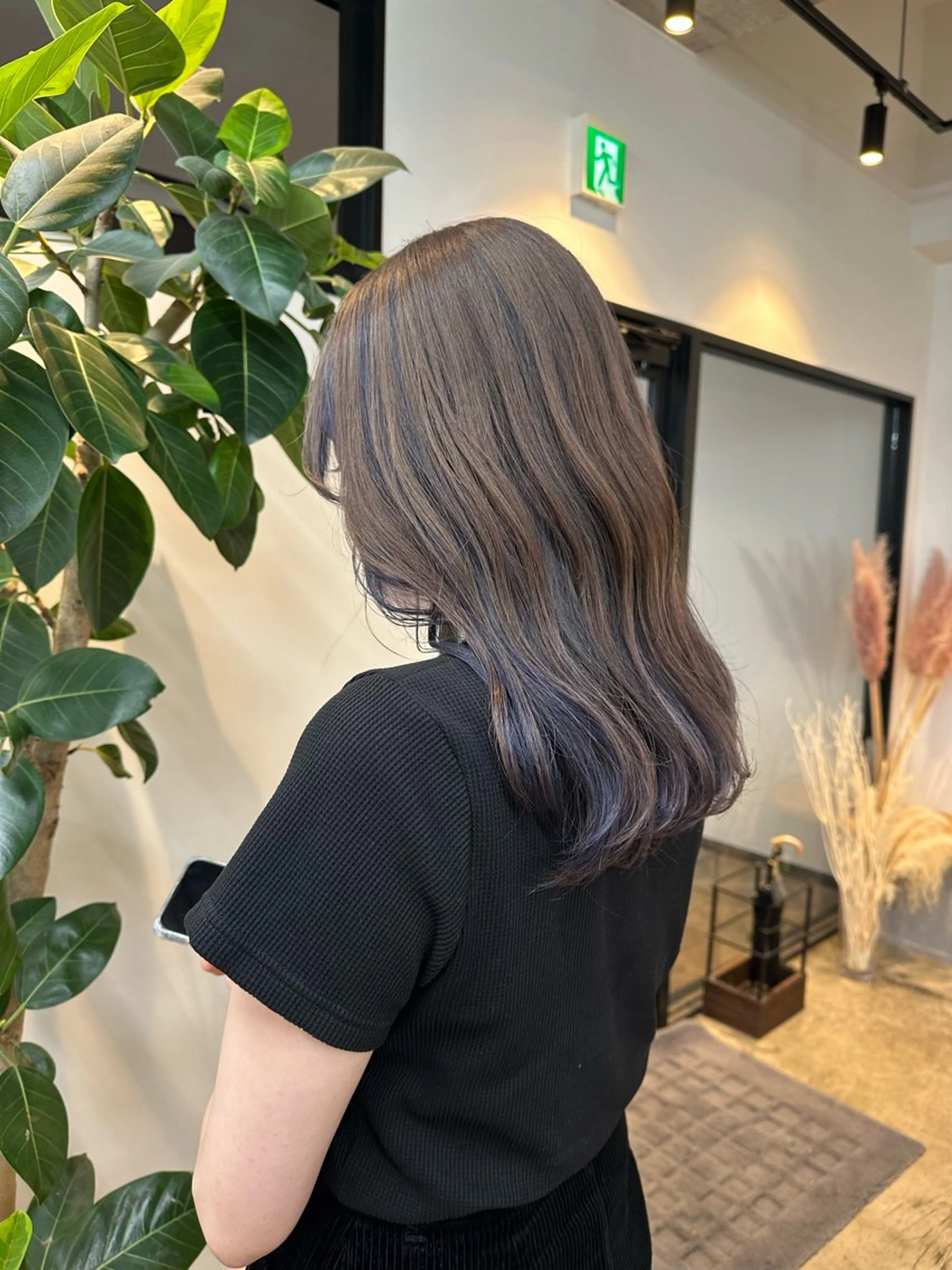 ミディアム カラー yuika .のヘアスタイル