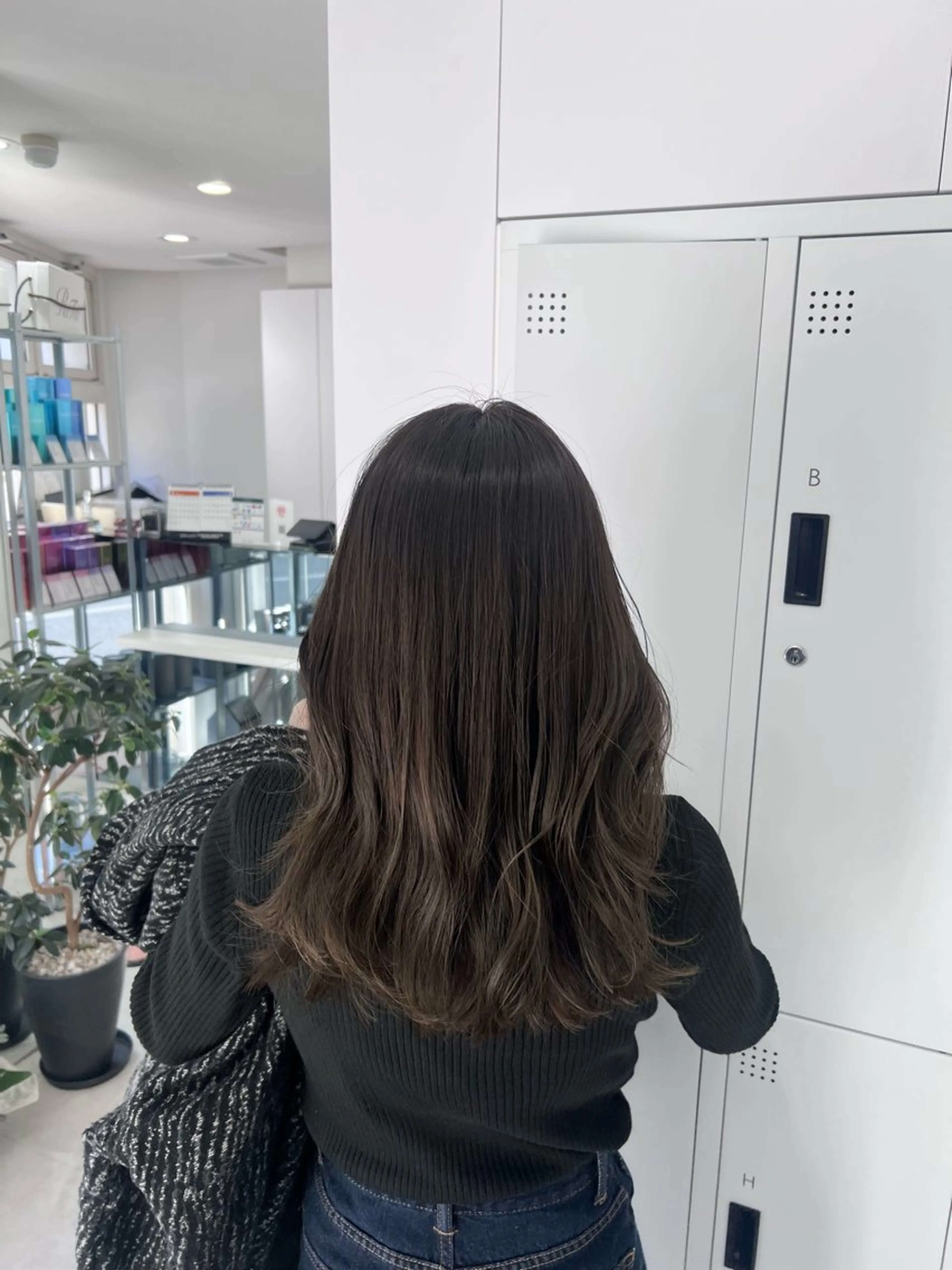 セミロング カラー ヘアカラー トリートメント ヘッドスパ ヘアセット 🖤:抜け感×大人 スタイル/Aoiのヘアスタイル