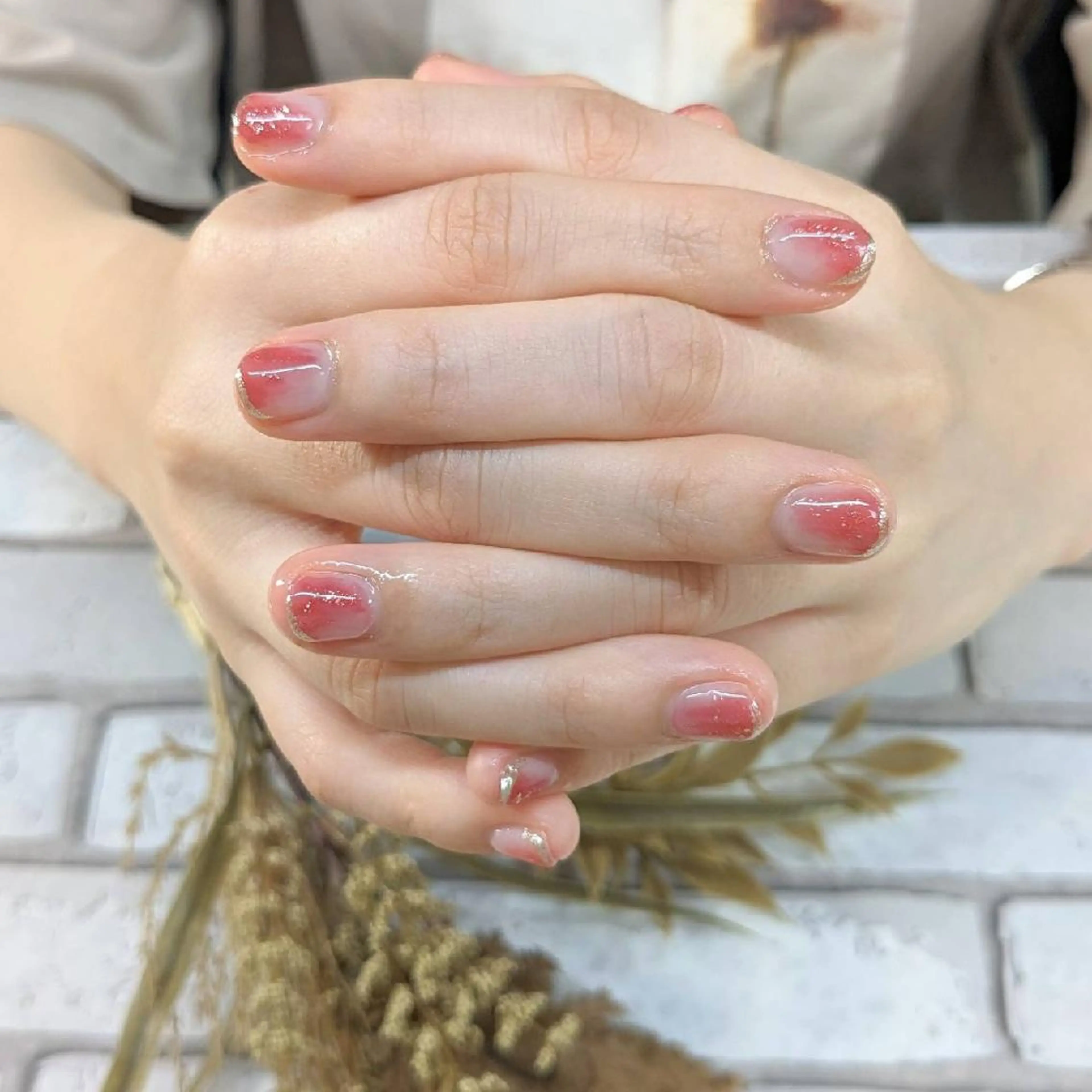 ネイル ラメ(グリッター) 赤色 ハンドネイル ネイルサロンベルティ .keikoのネイルデザイン