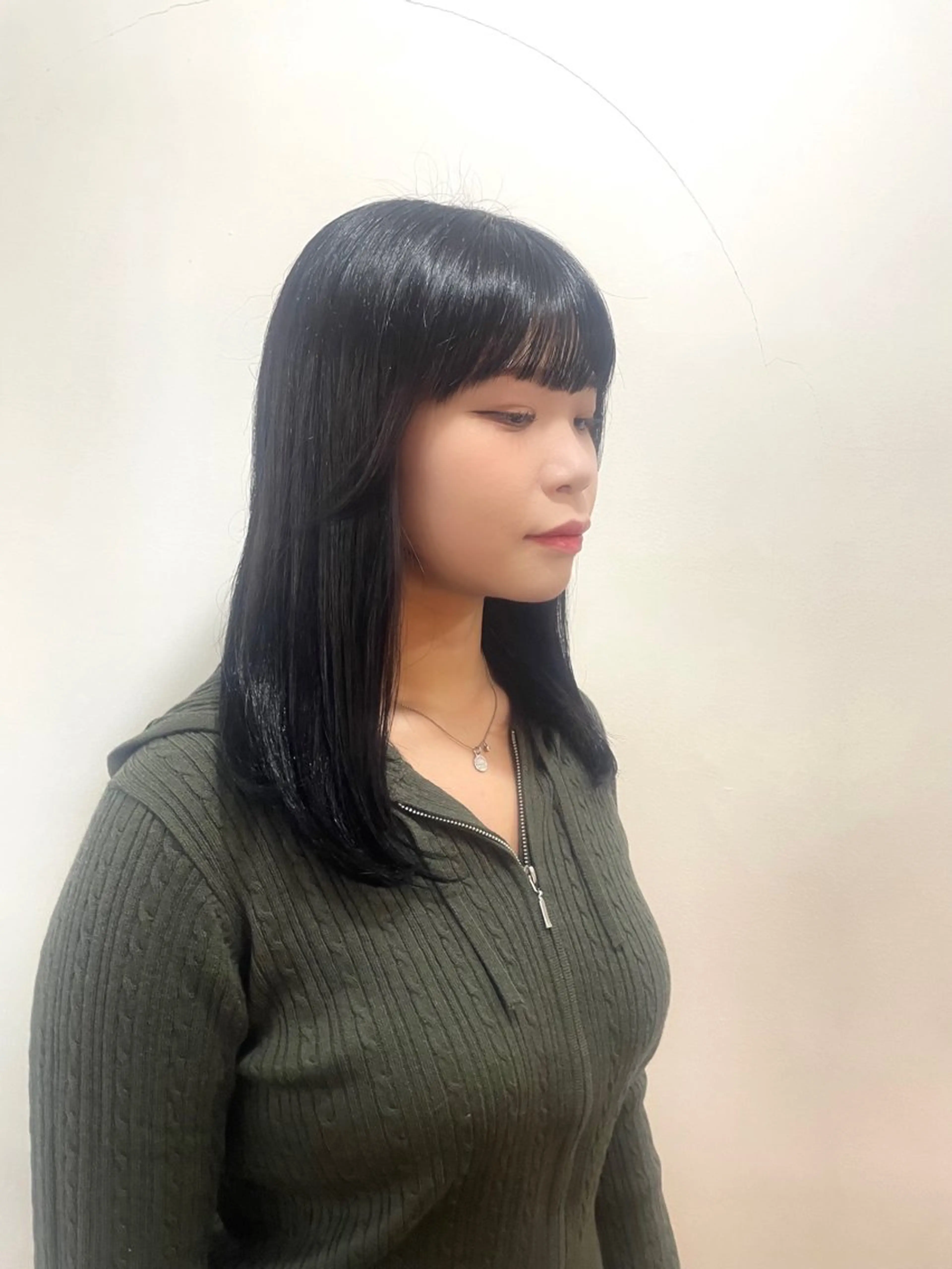 セミロング カラー 黒髪 ブリーチ ケアブリーチ イヤリングカラー インナーカラー mopa_kaede 暖色カラー/ロングのヘアスタイル