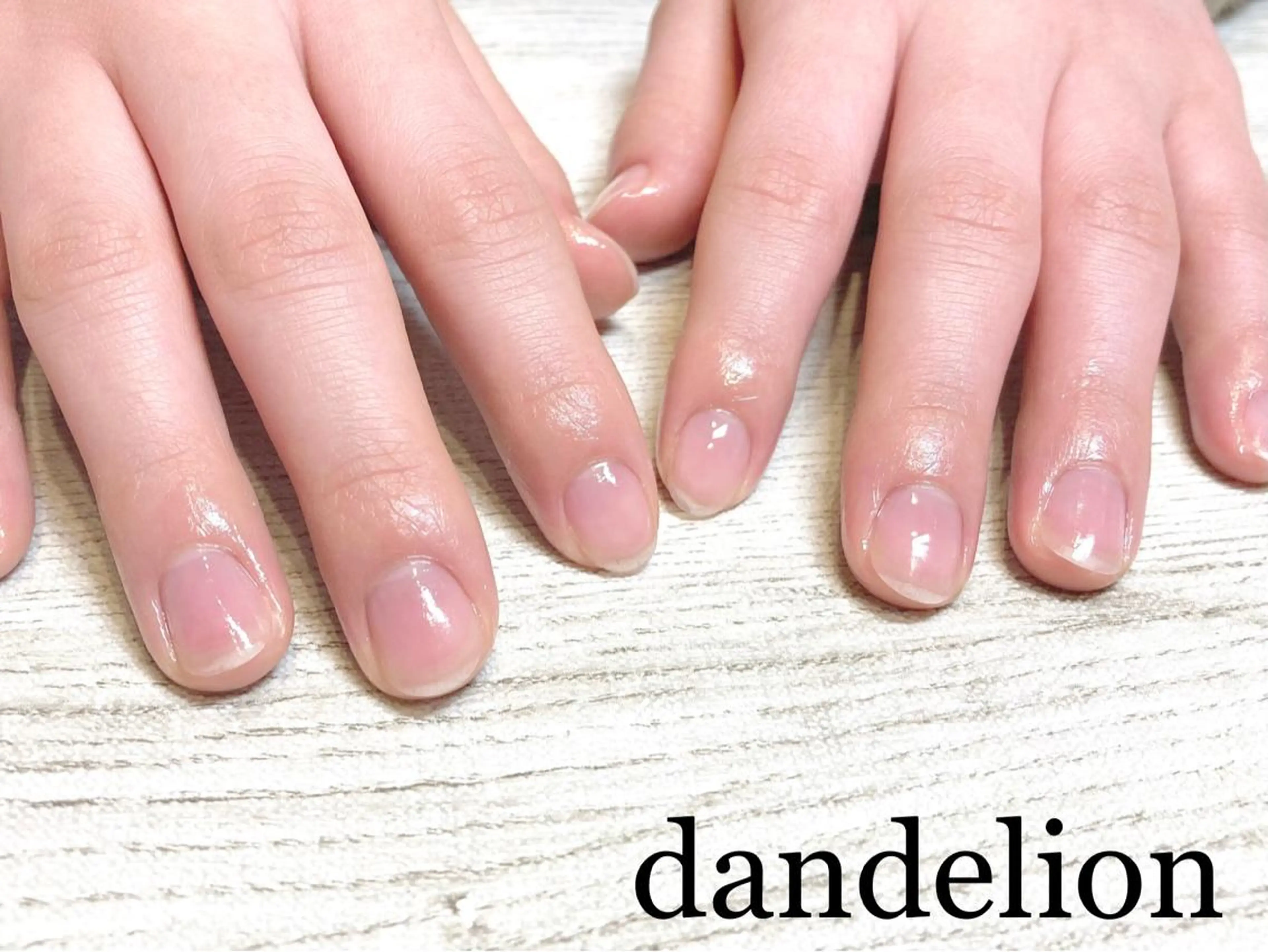 ネイル ハンドケア dandelion ダンデライオンのネイルデザイン