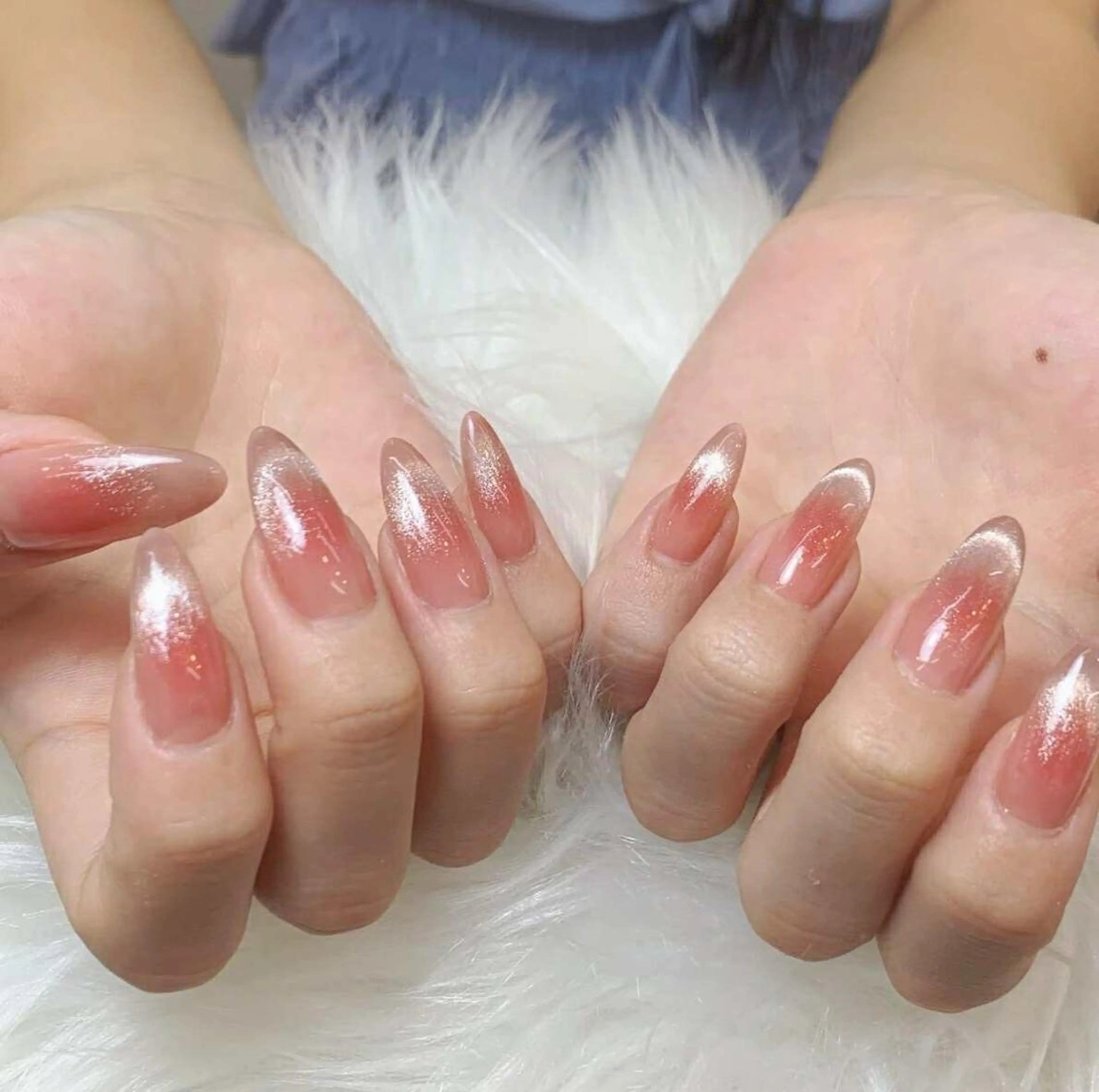 ネイル グラデーション ラメ(グリッター) マグネットネイル ピンク ハンドネイル ヒユ ビューティーのネイルデザイン