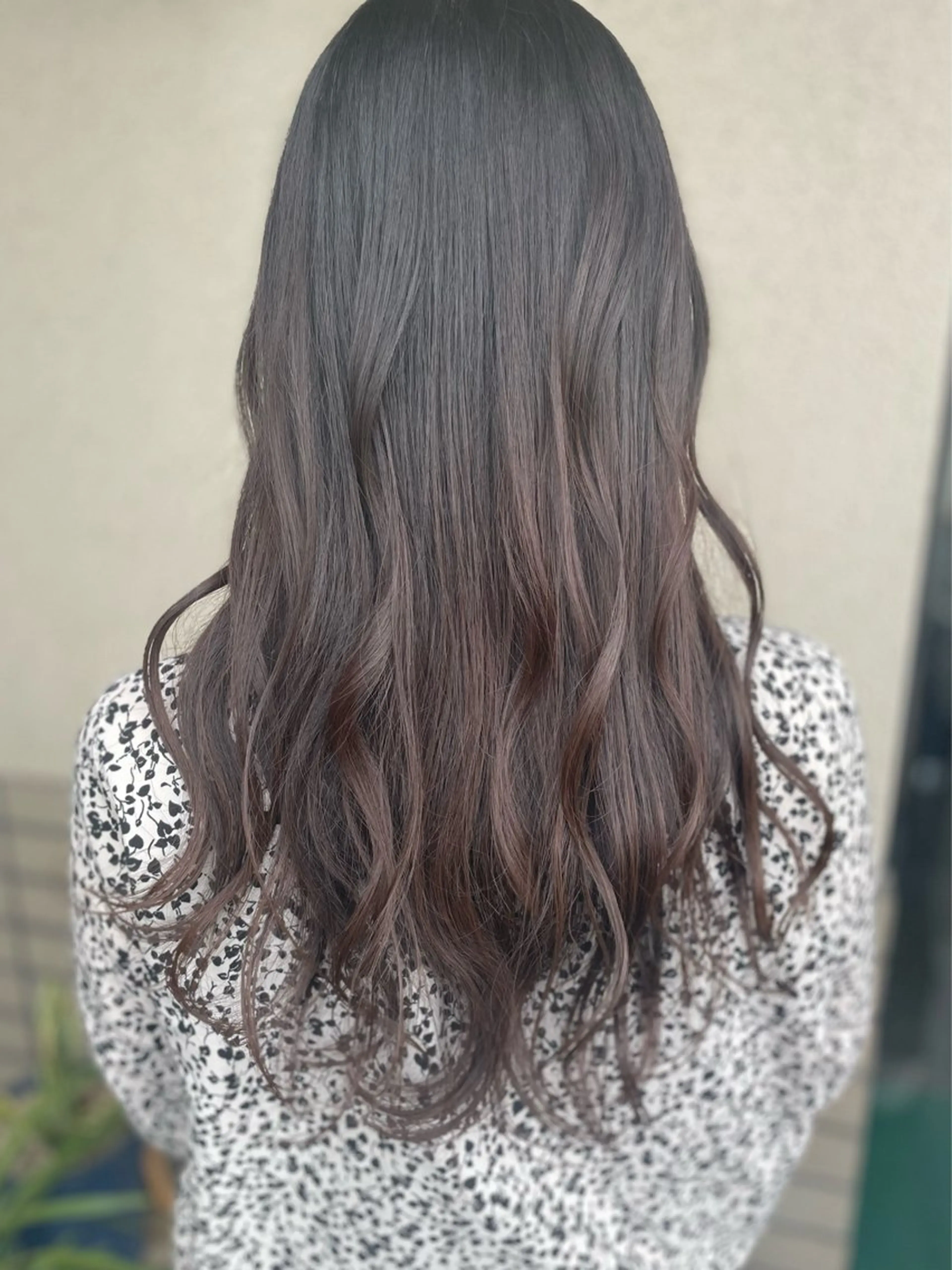 ロング カラー アッシュ アッシュブラウン ブラウンカラー カット ヘアカラー トリートメント 沢田 瞳のヘアスタイル