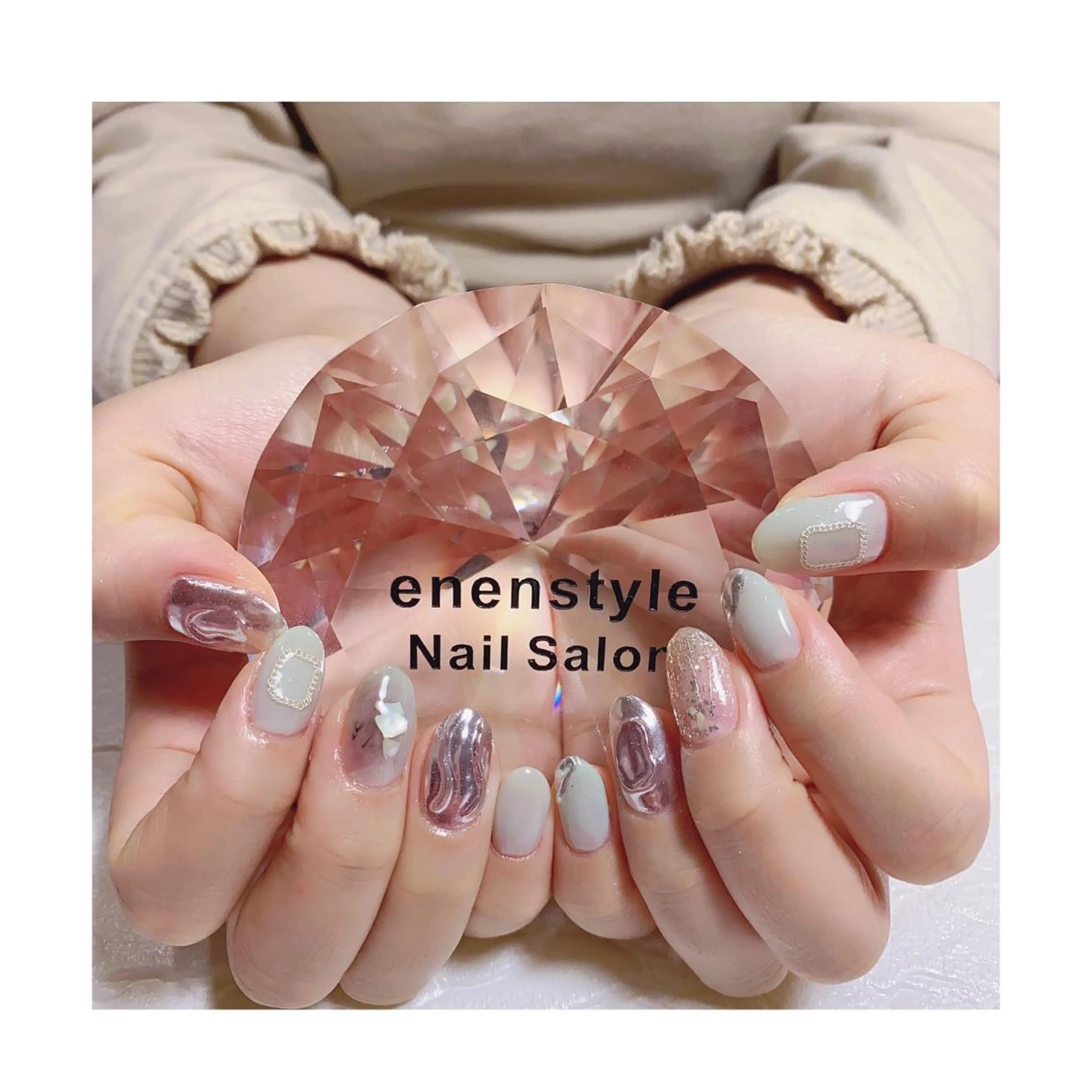 ショート ネイル アートネイル ジェルネイル グリーン ミラーネイル 持ち込み ハンドネイル 👑enen style👑のネイルデザイン
