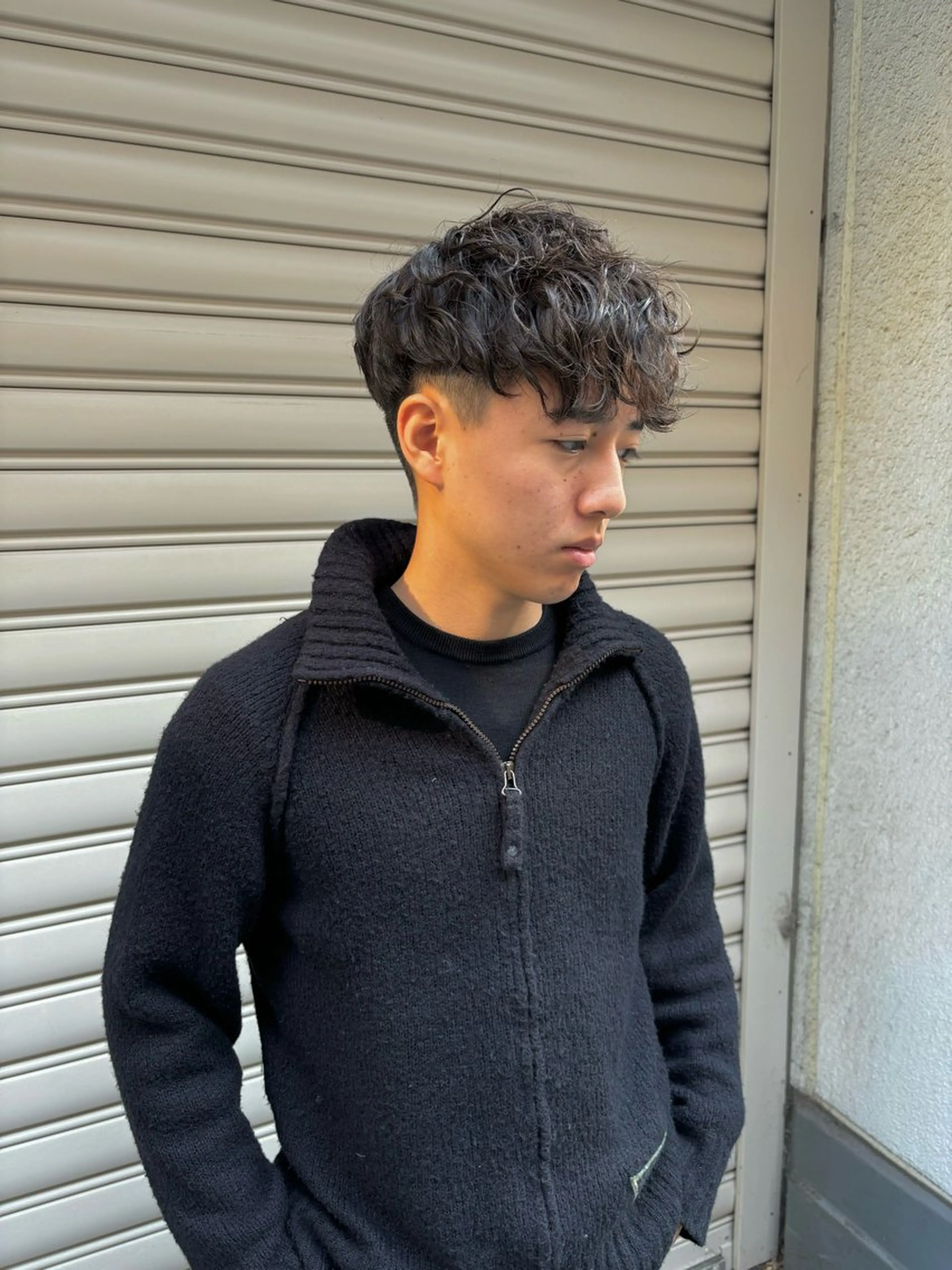 パーマ メンズ メンズパーマ スペインカール 刈り上げ 【メンズショート 特化】村斎　伶次のヘアスタイル