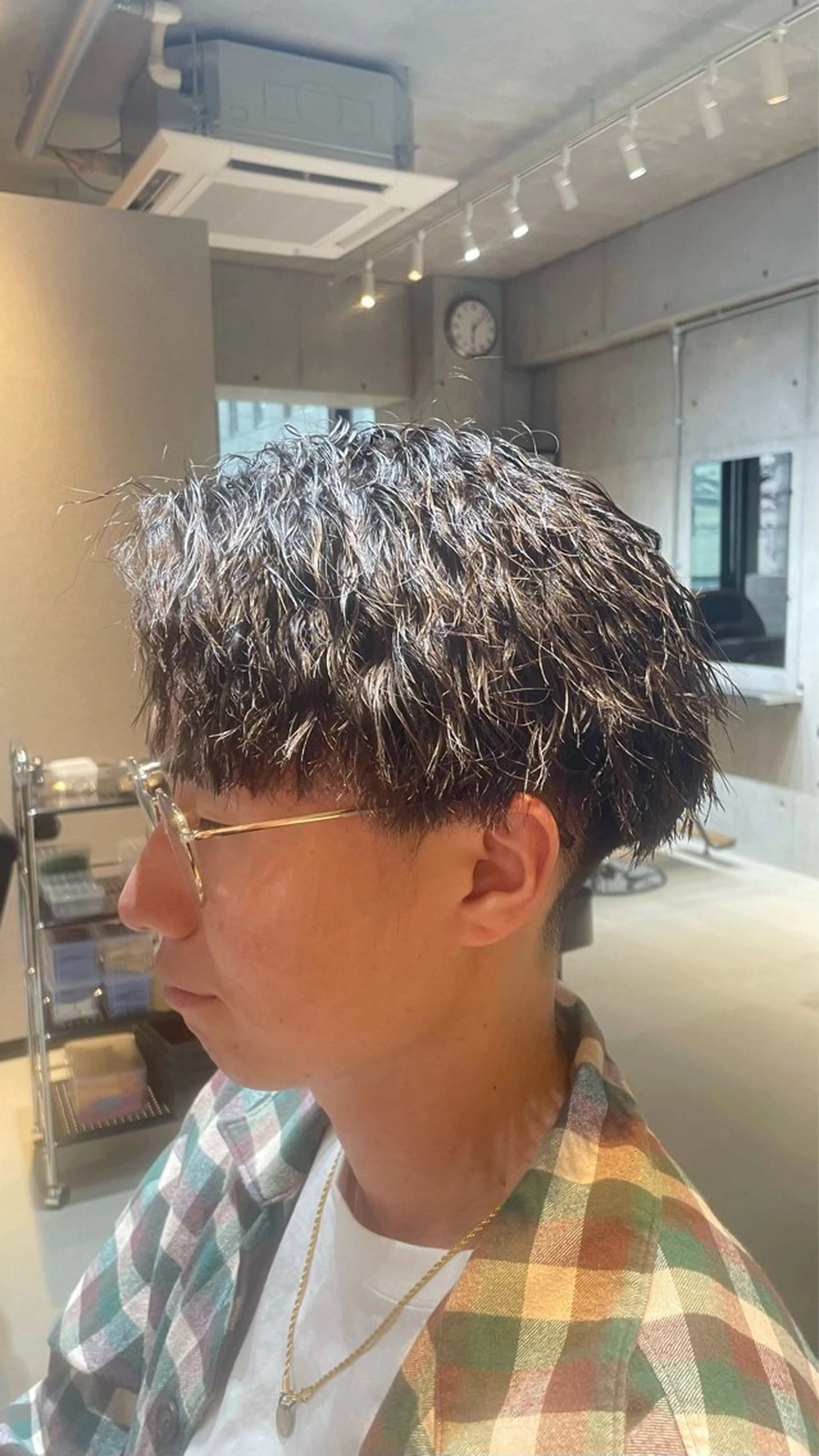 ショート パーマ メンズ センターパート メンズハイライト メンズメッシュ メンズパーマ スパイキーショート 中崎町メンズパーマ/ シャドウ/山下拓実のヘアスタイル
