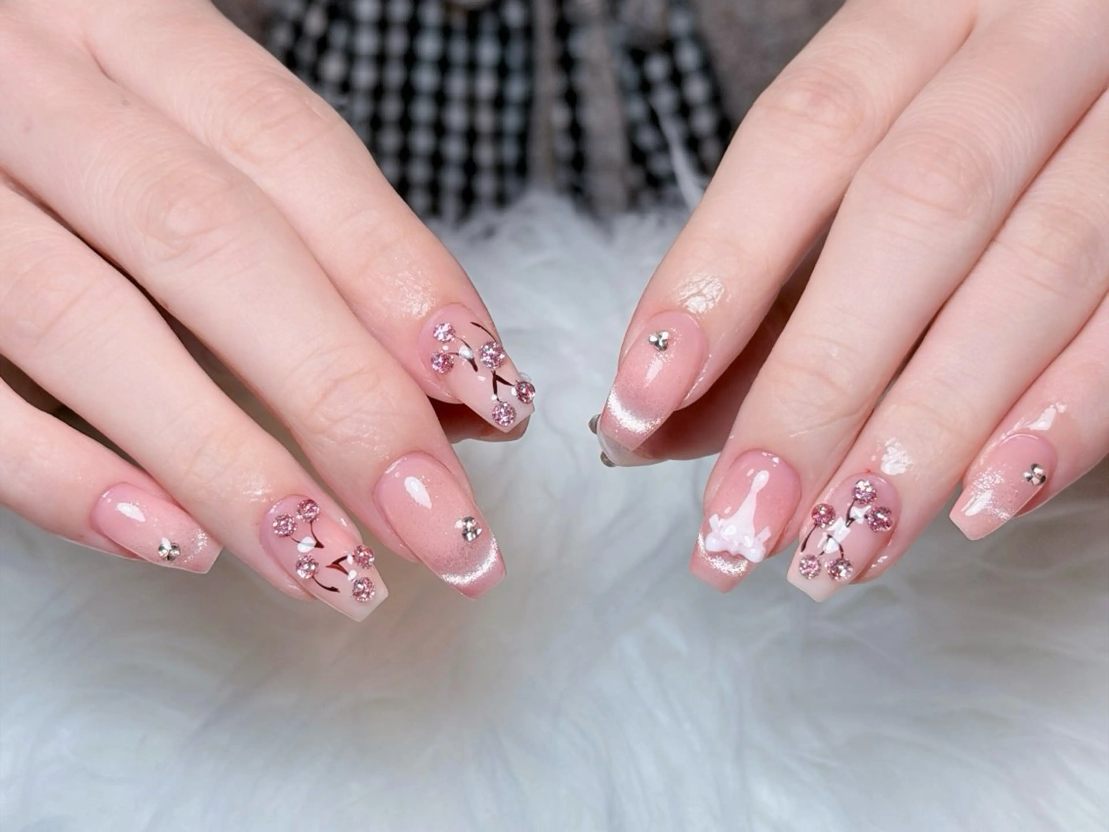ネイル チークネイル ドット フレンチネイル グラデーション ハート ハンドネイル ハンドケア Eli Nails 新宿のネイルデザイン
