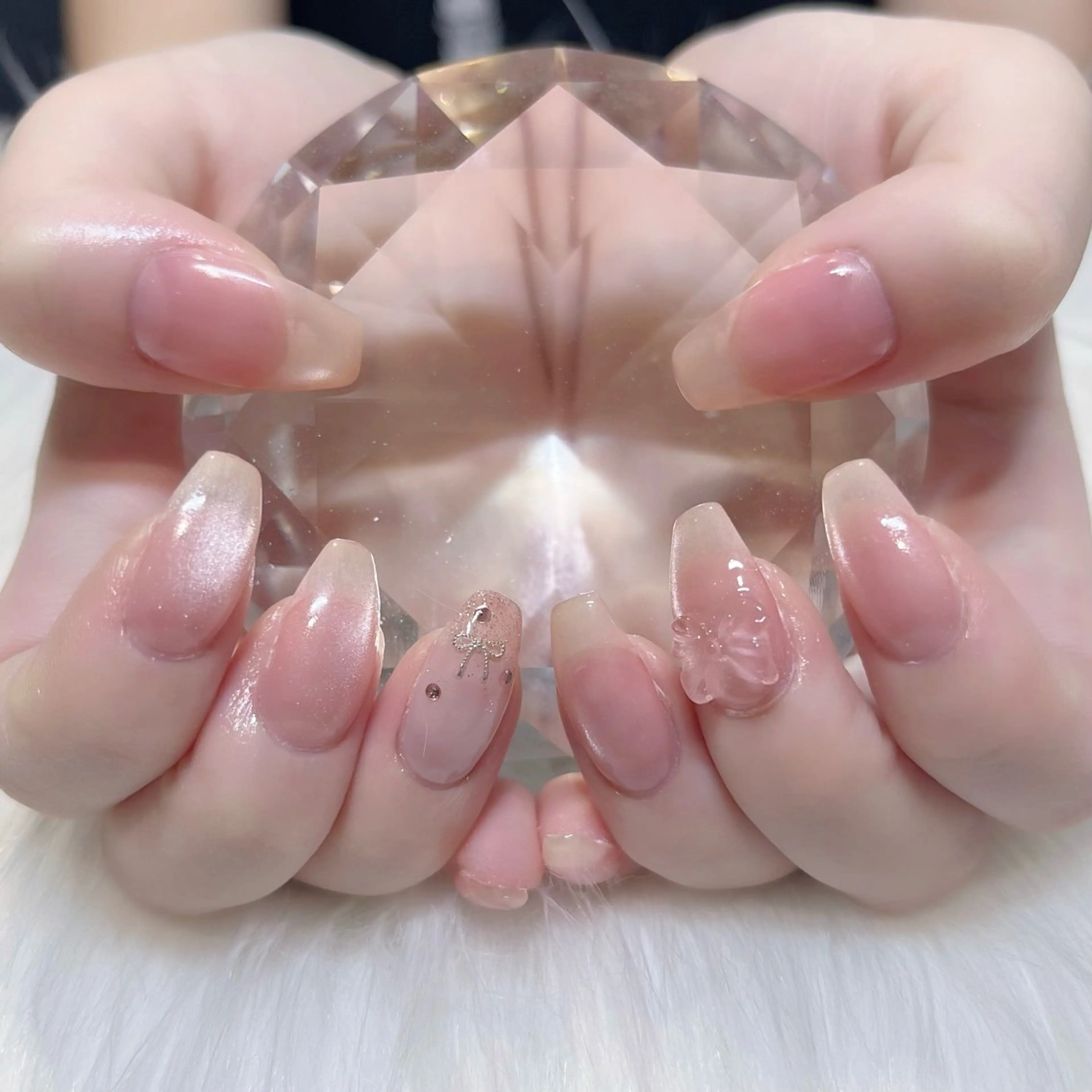 ネイル アートネイル フラッシュネイル ガーリー 韓国ネイル マグネットネイル KOKONA 🎀のネイルデザイン